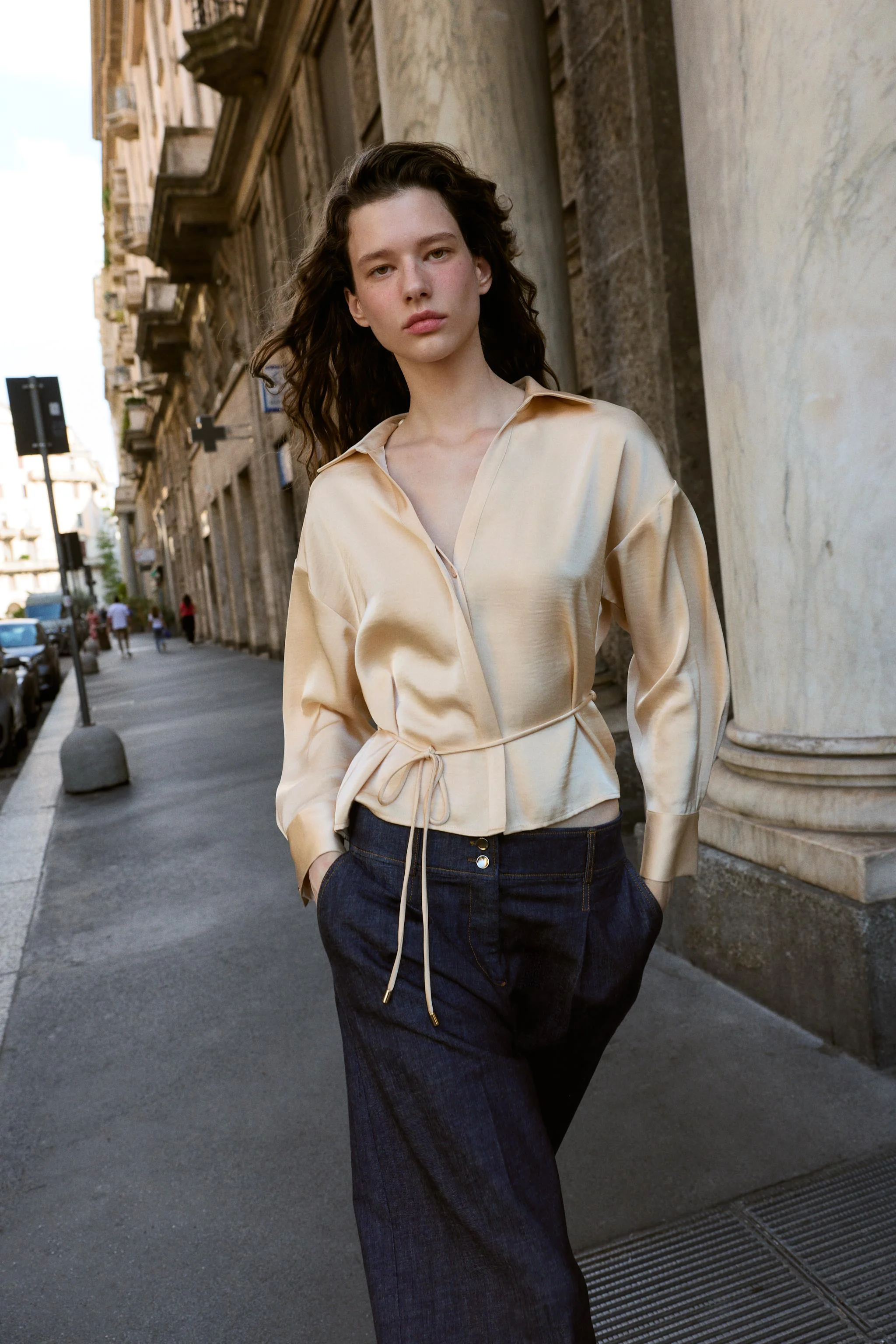 بلوز ساتن با کمربند باریک