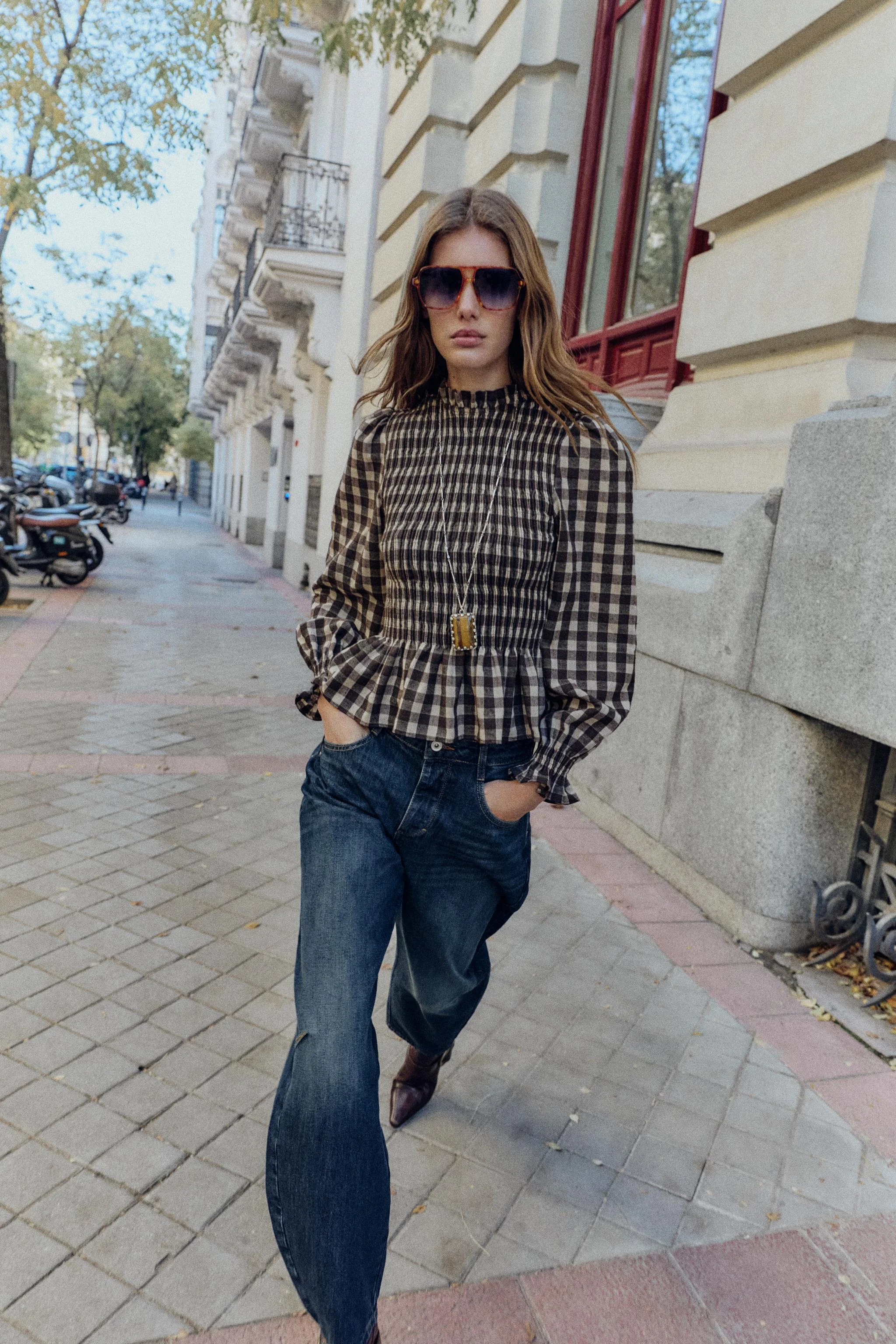 پیراهن طرحدار یقه بلند پیراهن طرحدار یقه بلند