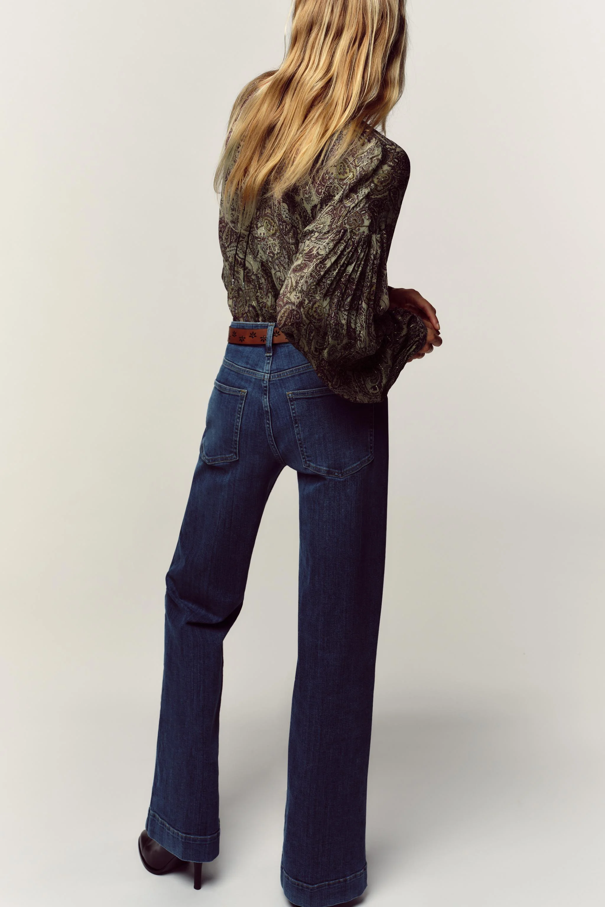 بلوز طرح دار با نخ فلزی بلوز طرح دار با نخ فلزی