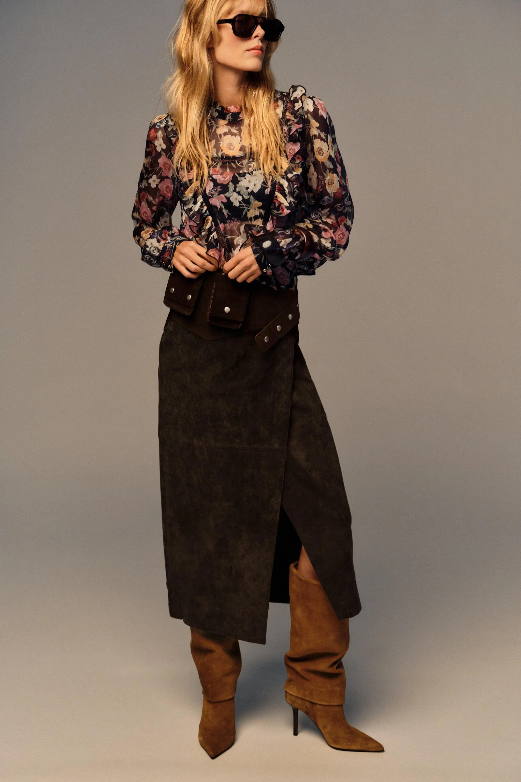 بلوز طرح گلدار چین دار بلوز طرح گلدار چین دار