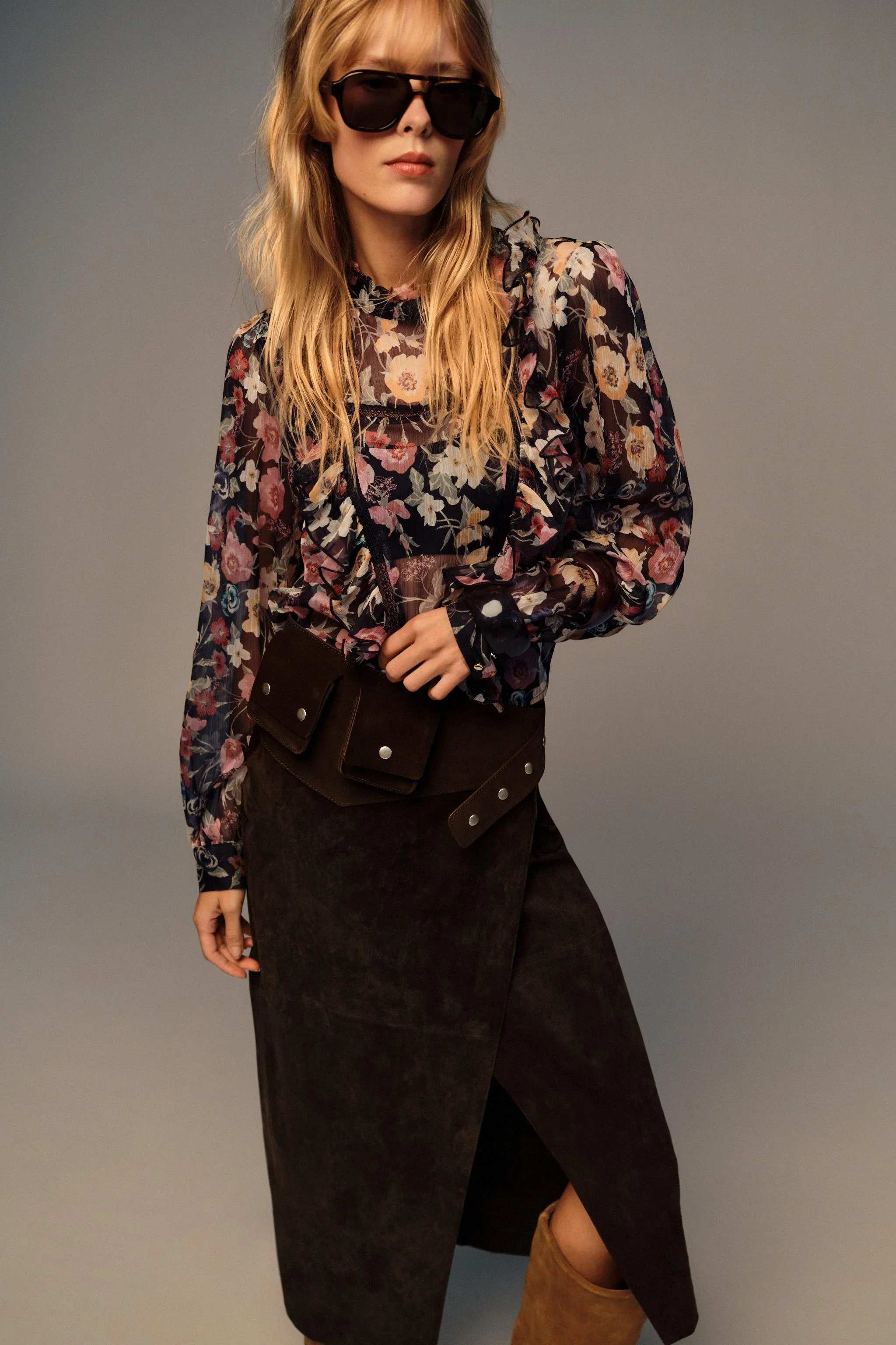 بلوز طرح گلدار چین دار بلوز طرح گلدار چین دار