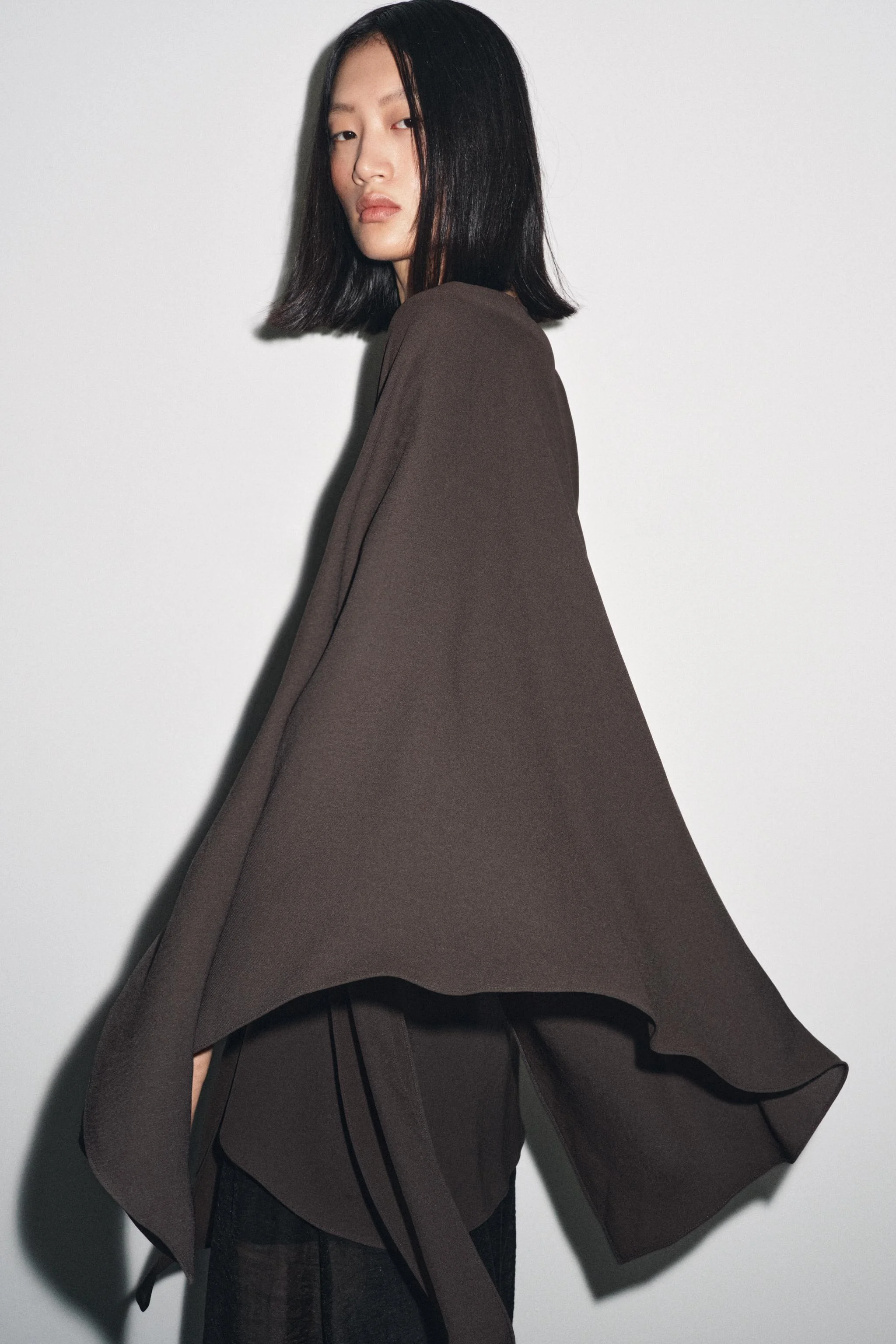 بلوز مدل ZW COLLECTION با طراحی دراپه نامتقارن بلوز مدل ZW COLLECTION با طراحی دراپه نامتقارن