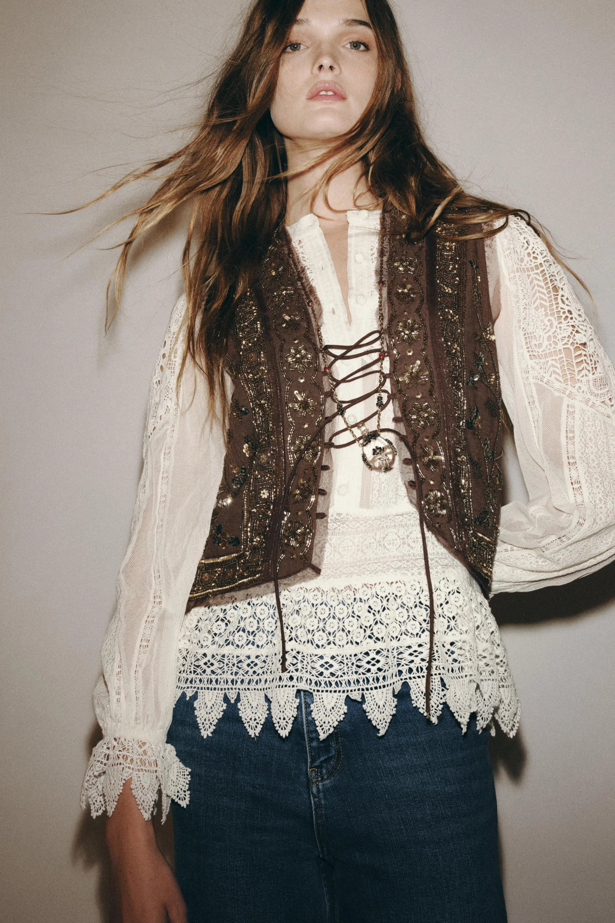 بلوز گیپور گلدوزی شده ZW COLLECTION