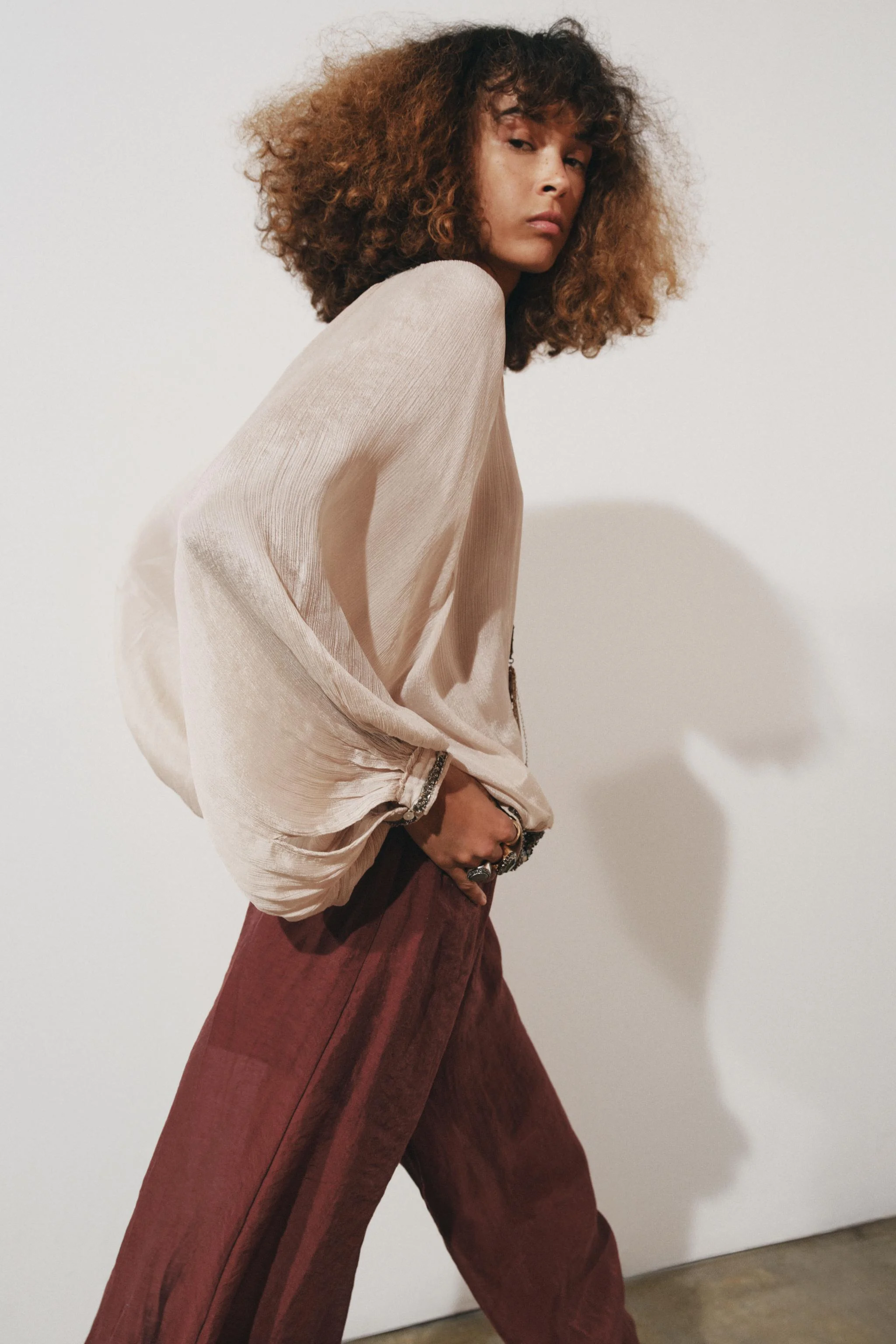 بلوز زنانه مدل ZW COLLECTION با تزئینات مهره ای بلوز زنانه مدل ZW COLLECTION با تزئینات مهره ای