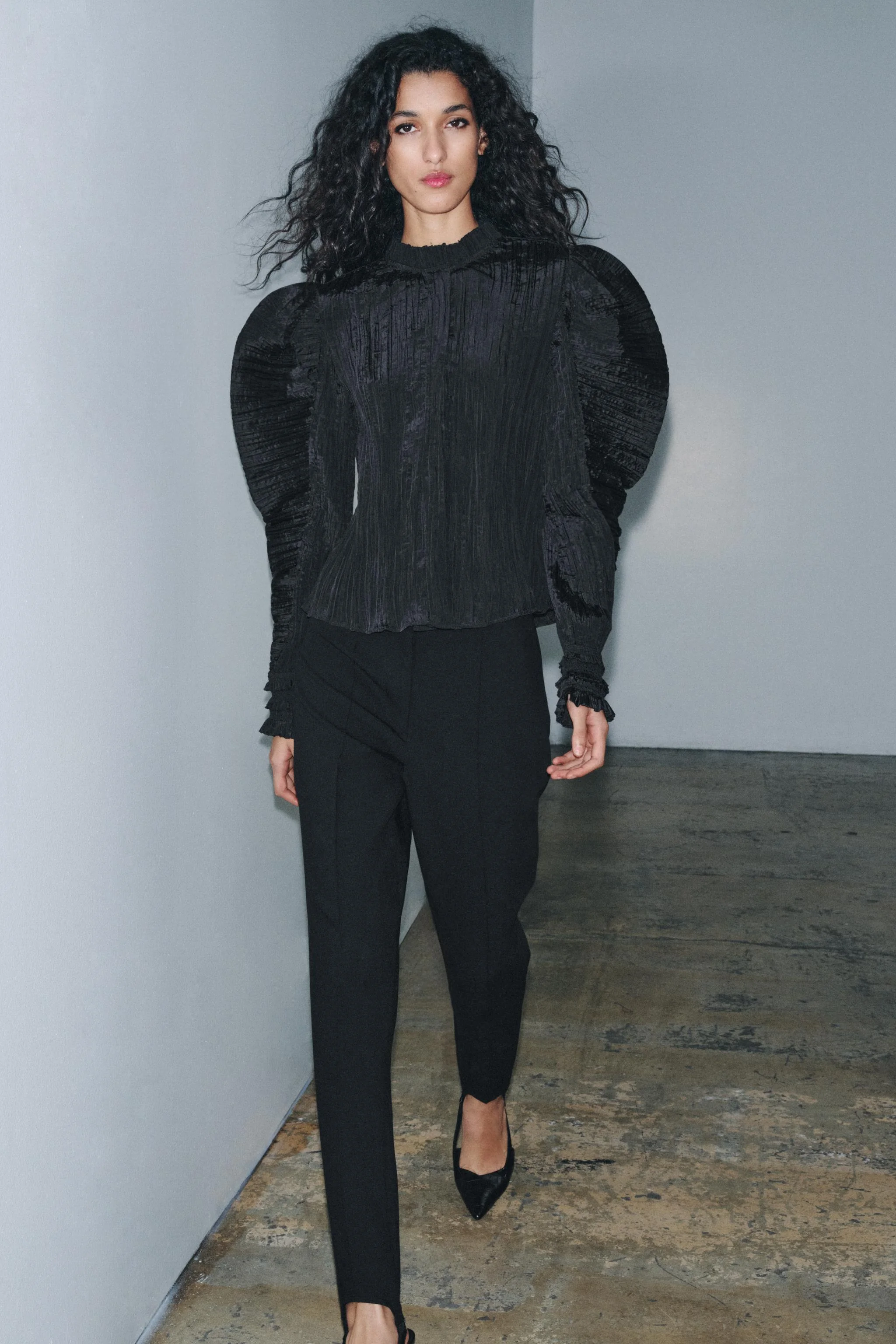 بلوز یقه ایستاده آستین پفی کالکشن ZW