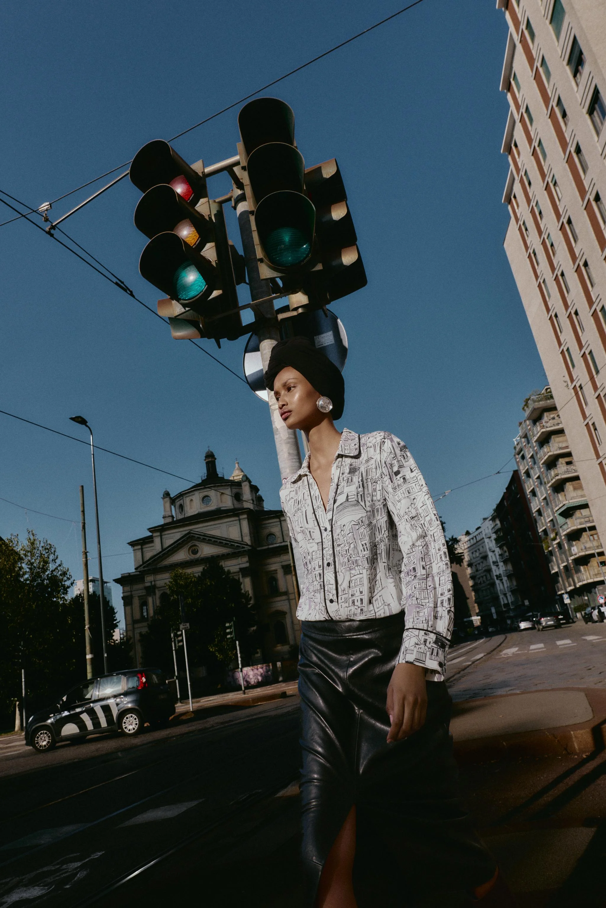 بلوز طرح‌دار با نوار تزئینی