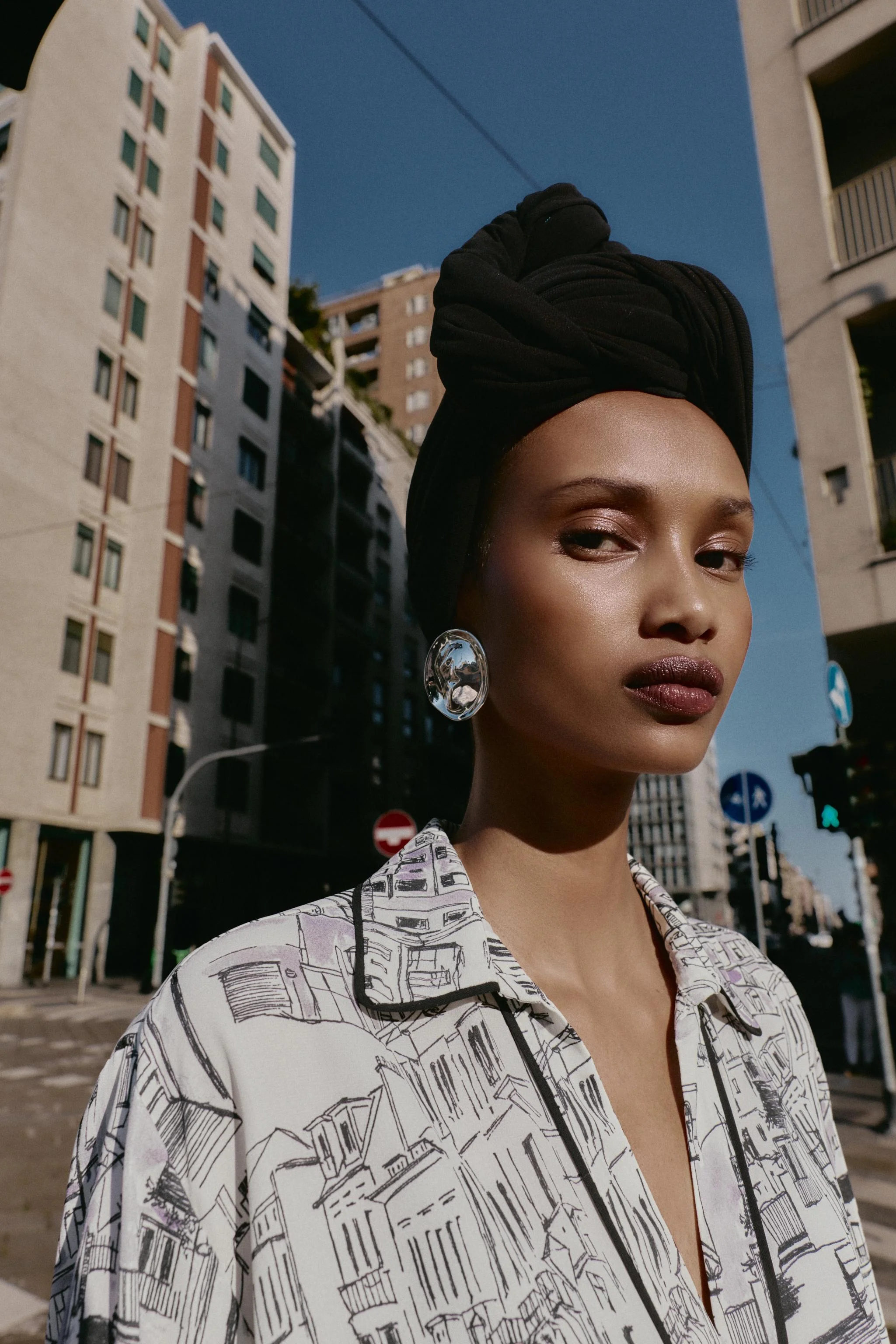 بلوز طرح‌دار با نوار تزئینی