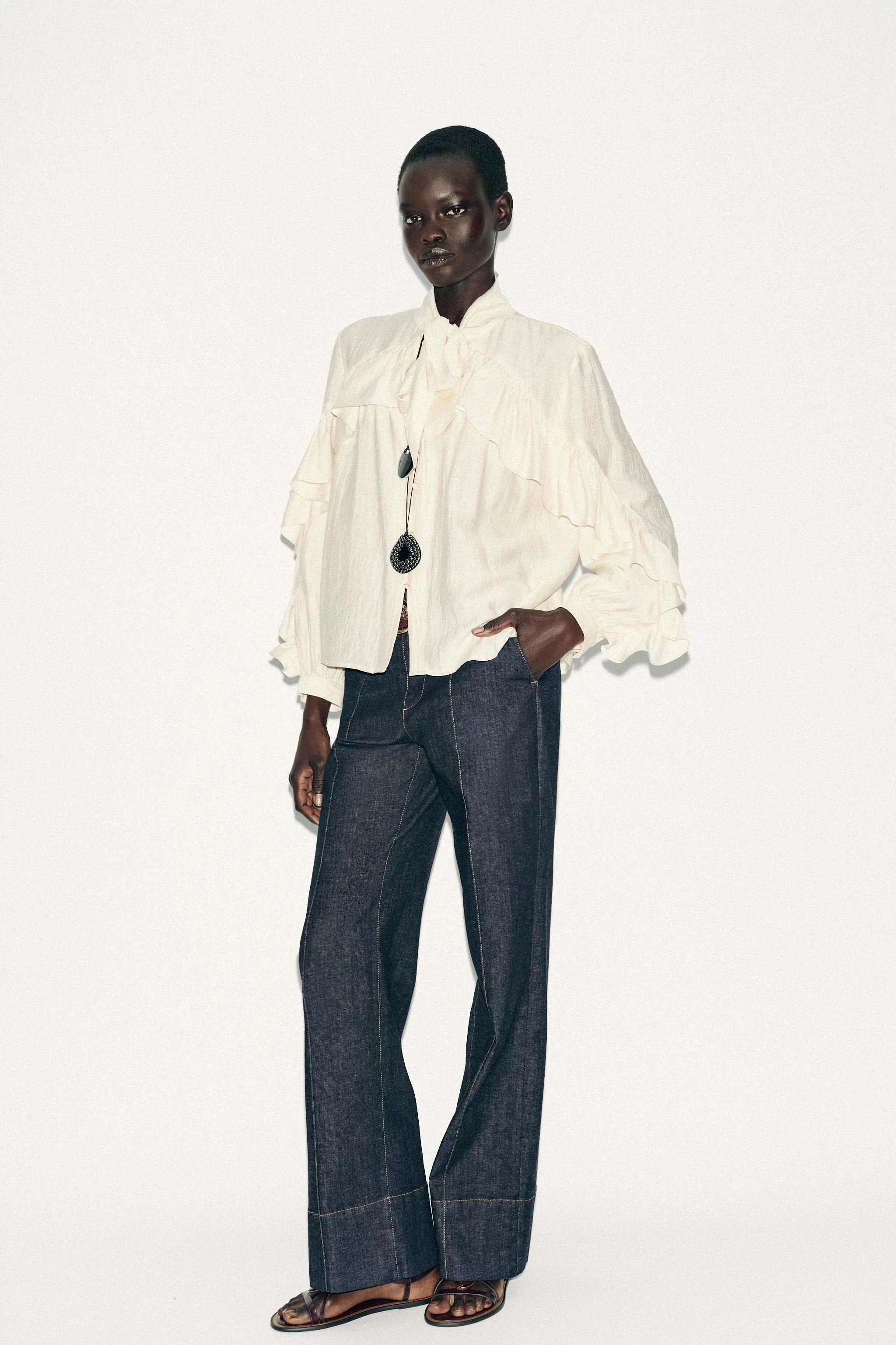 بلوز طرح دار با پاپیون بلوز طرح دار با پاپیون