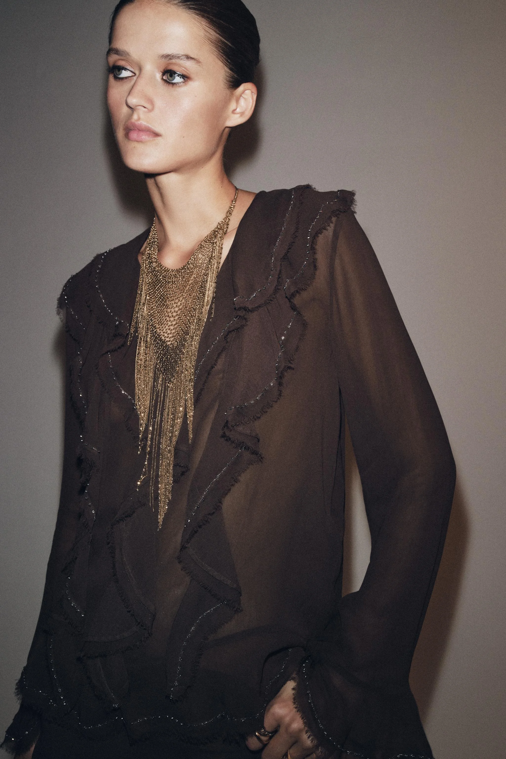 بلوز آستین بلند زنانه ZW COLLECTION با یقه هفت و تزیینات منجوقی بلوز آستین بلند زنانه ZW COLLECTION با یقه هفت و تزیینات منجوقی