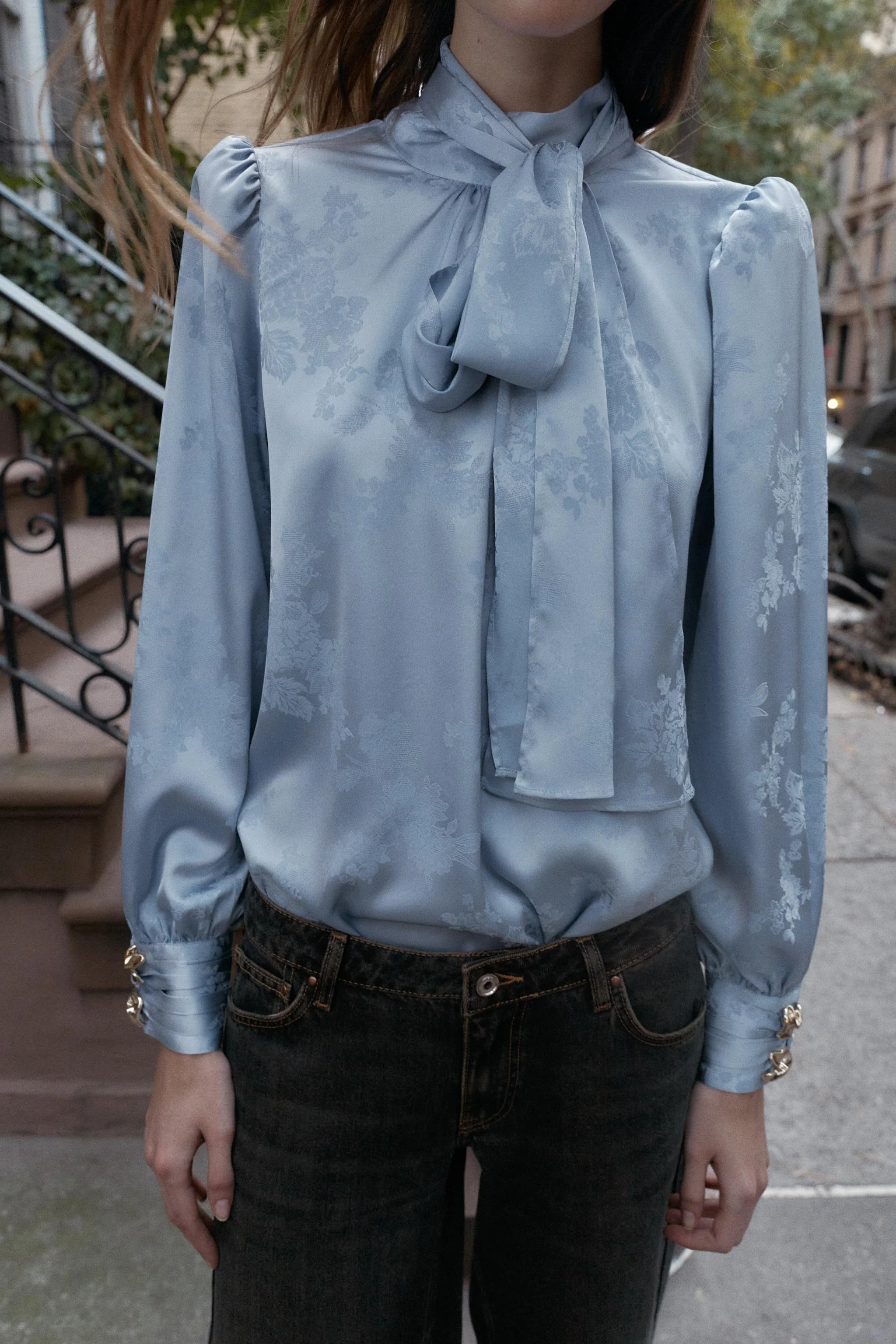 پیراهن ژاکارد با بافت ساتن و پاپیون پیراهن ژاکارد با بافت ساتن و پاپیون