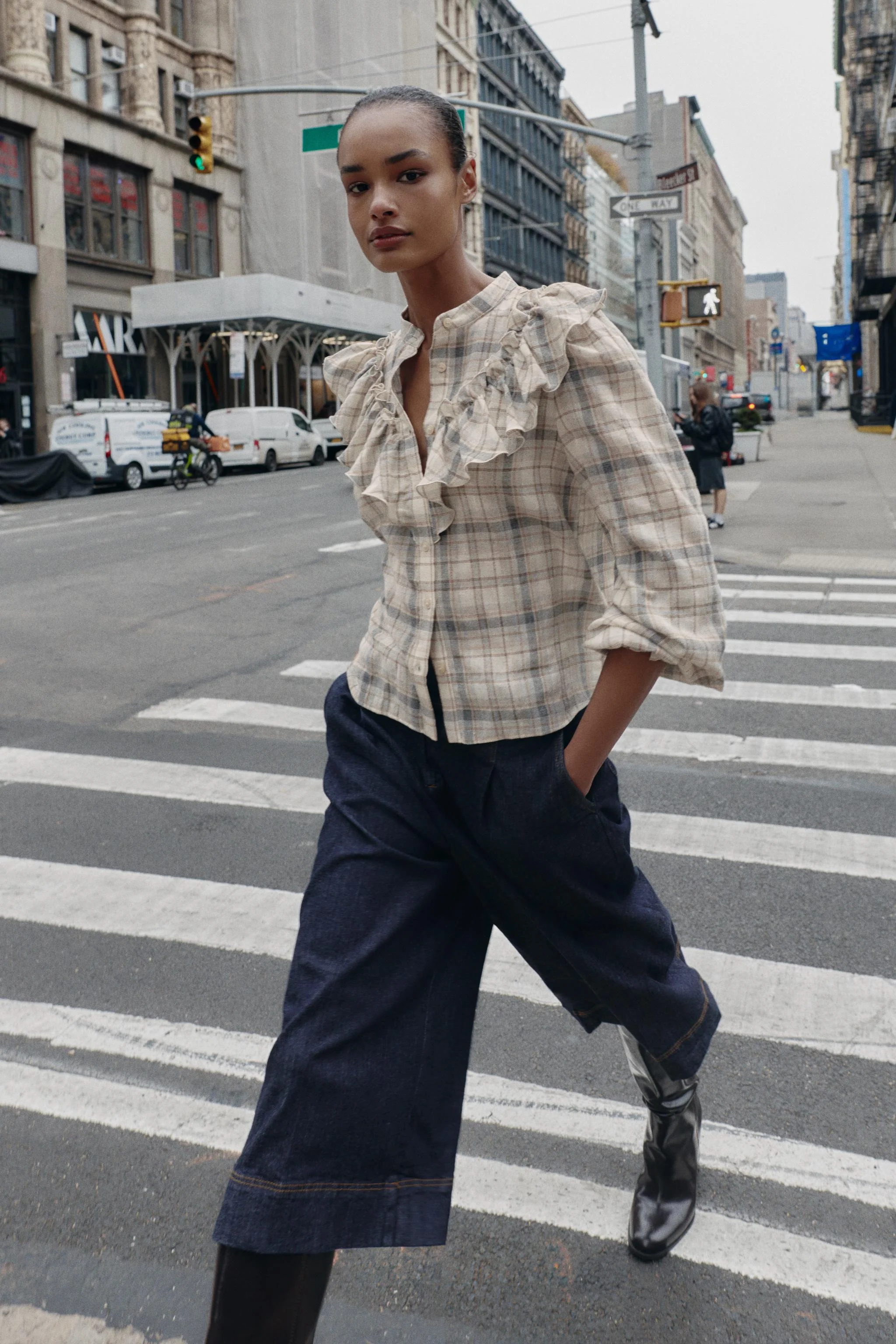 پیراهن چهارخانه با تزئینات چین دار پیراهن چهارخانه با تزئینات چین دار