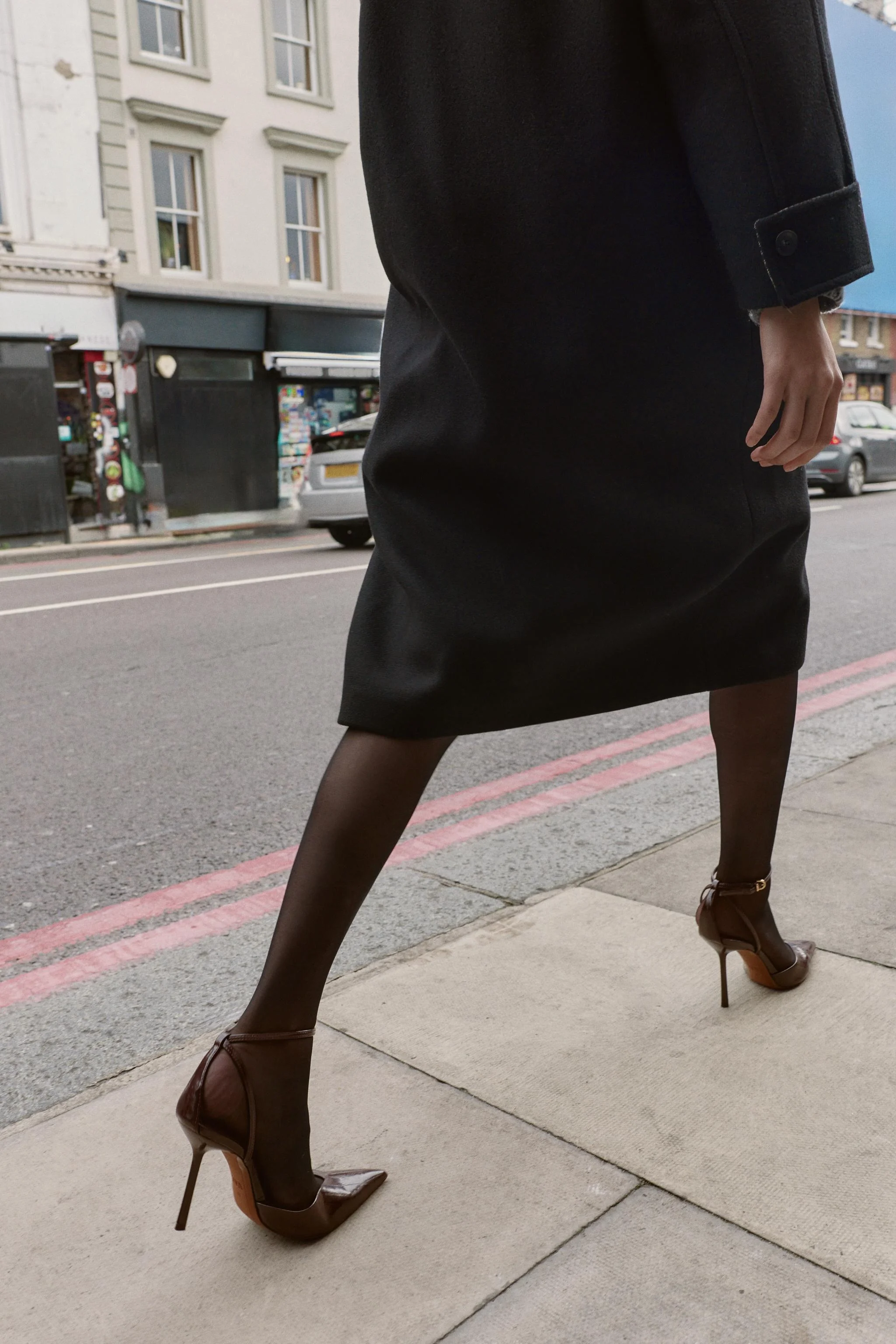 کفش های پاشنه بلند بند دار