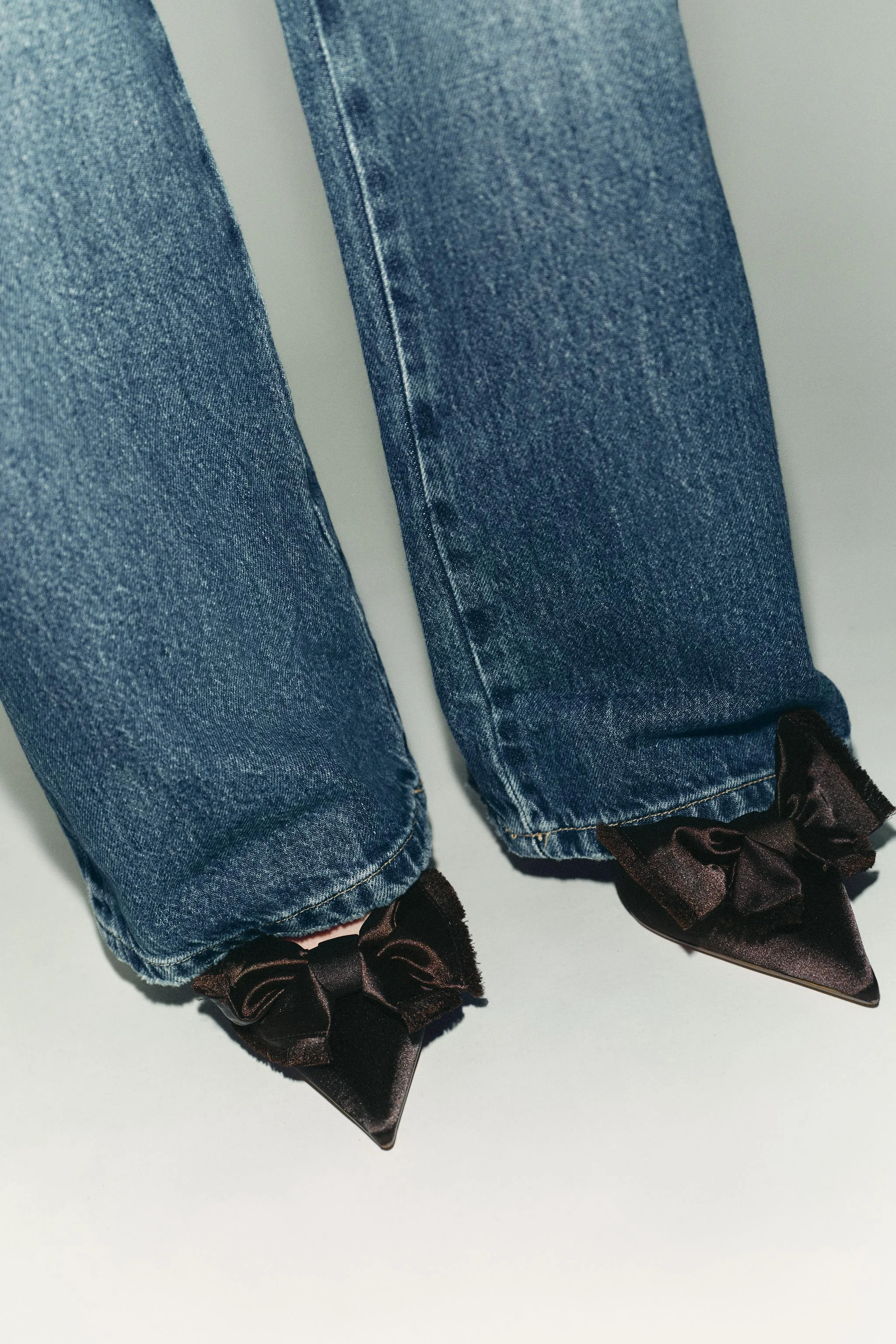 کفش های پاشنه بلند ساتن با بند پشتی و پاپیون کفش های پاشنه بلند ساتن با بند پشتی و پاپیون