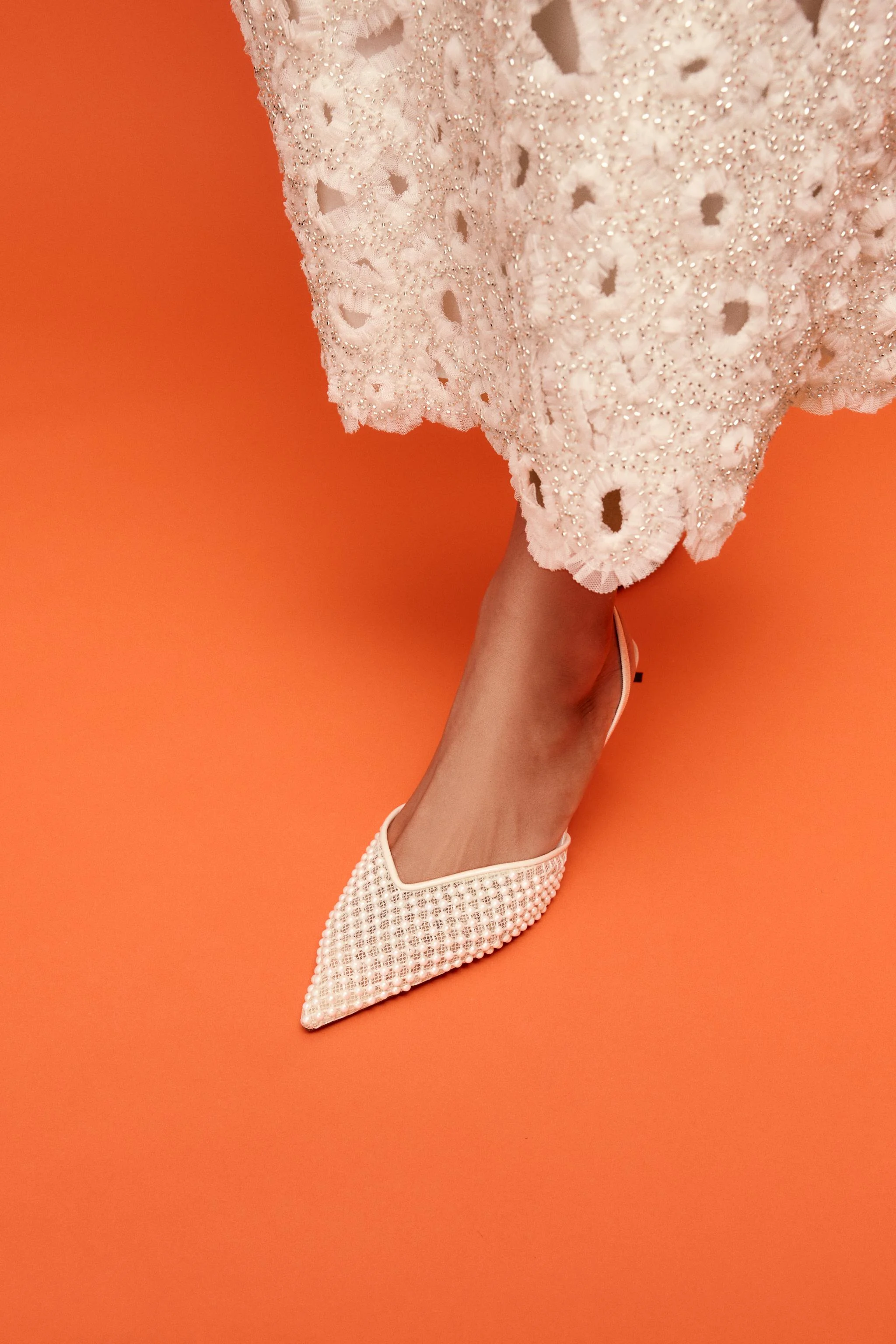 کفش های اسلینگ بک با تزیین مروارید مصنوعی کفش های اسلینگ بک با تزیین مروارید مصنوعی