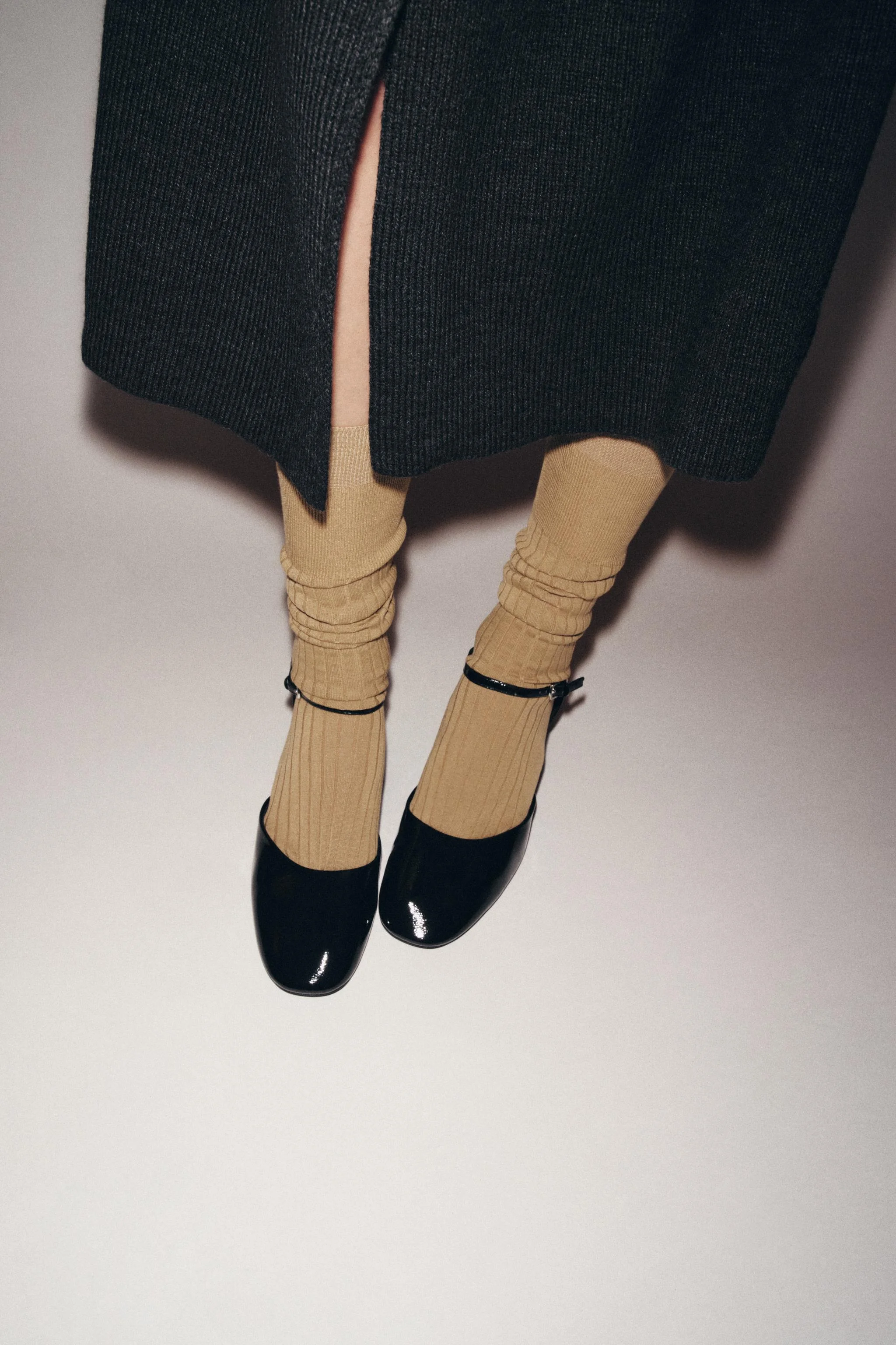 کفش های مری جین با ظاهر ورنی