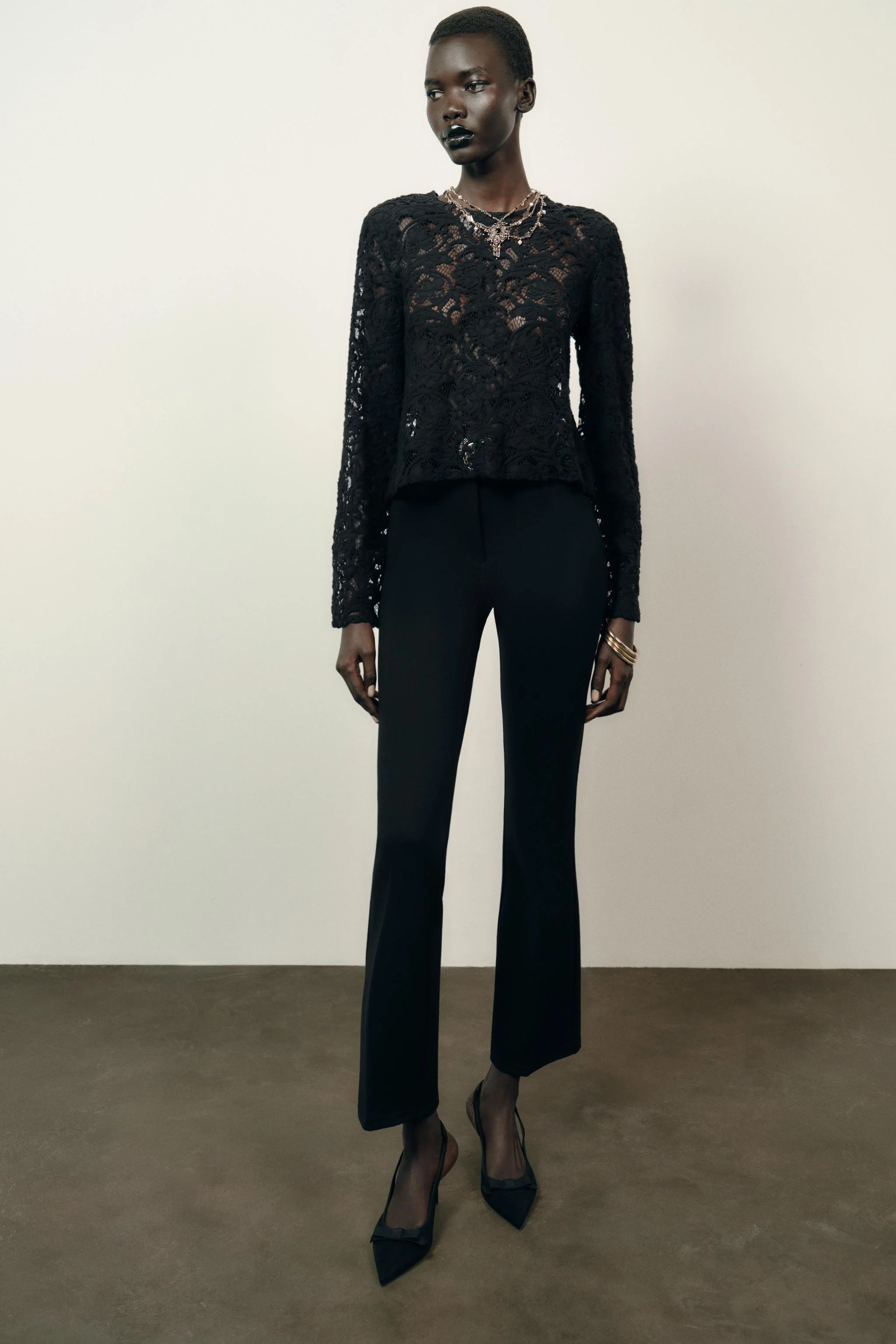 کفش پاشنه بلند پارچه ای با بند پشتی و پاپیون