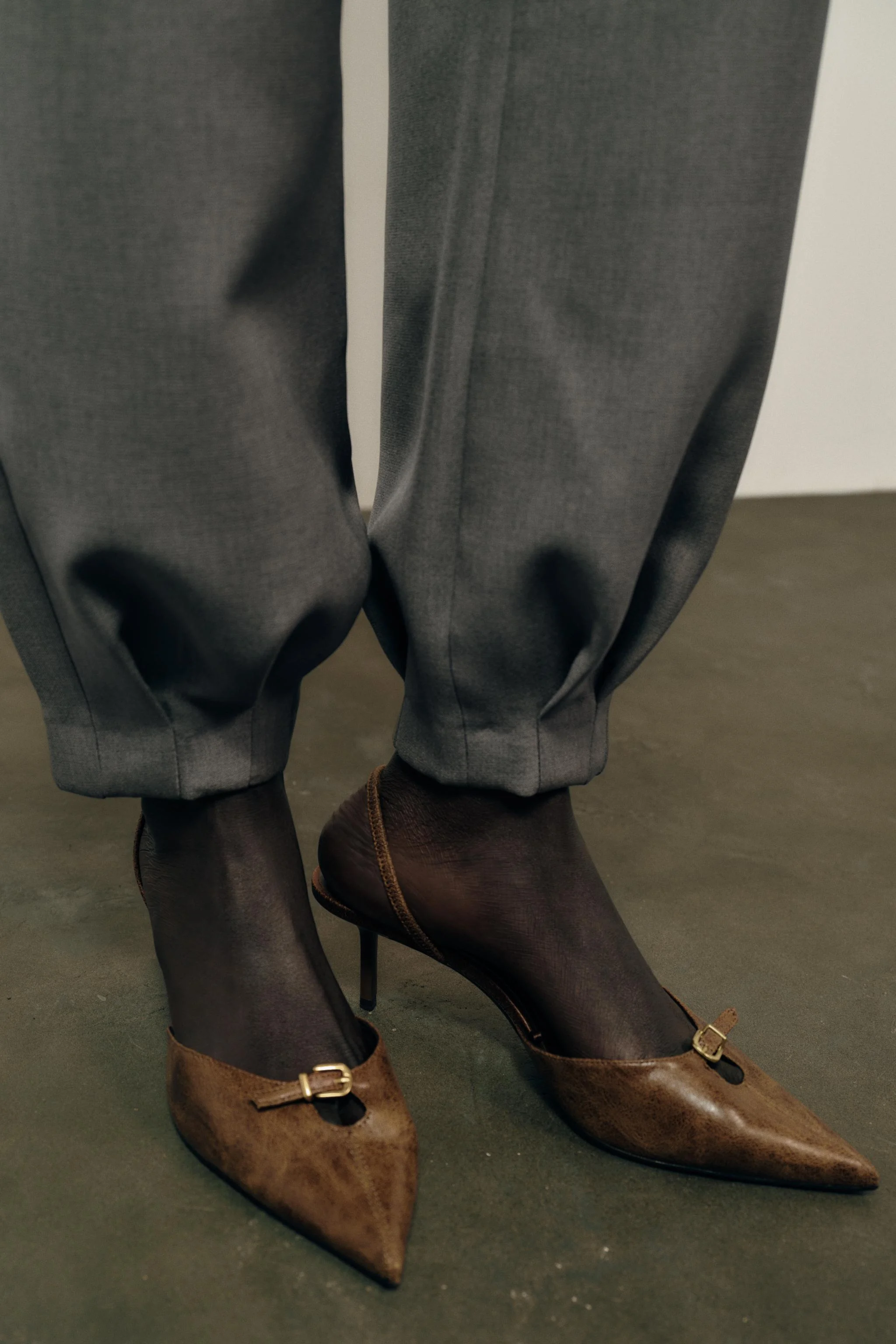 کفش های پشت باز سگک دار کفش های پشت باز سگک دار