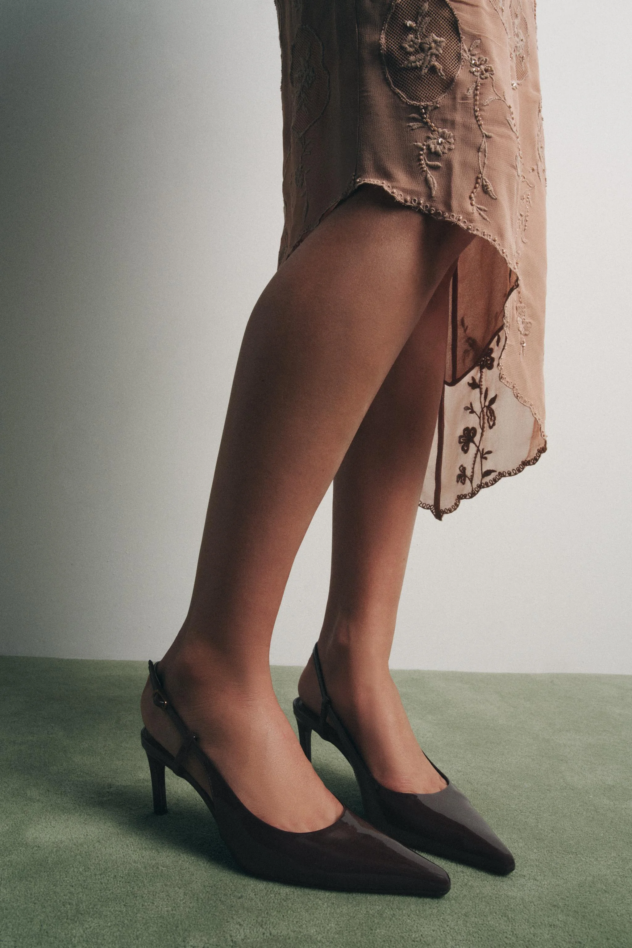 کفش های پاشنه بلند نوک تیز کفش های پاشنه بلند نوک تیز