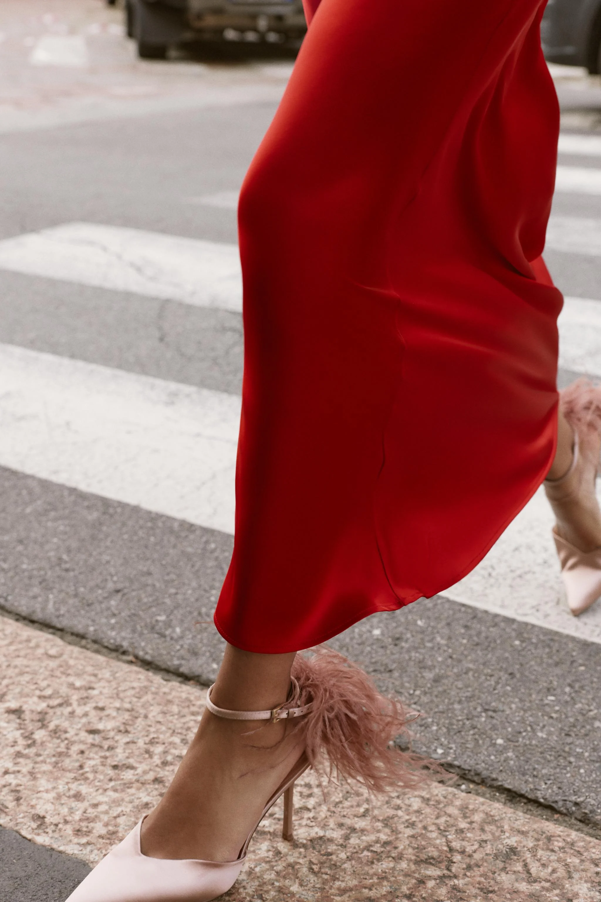 کفش پاشنه بلند با پر