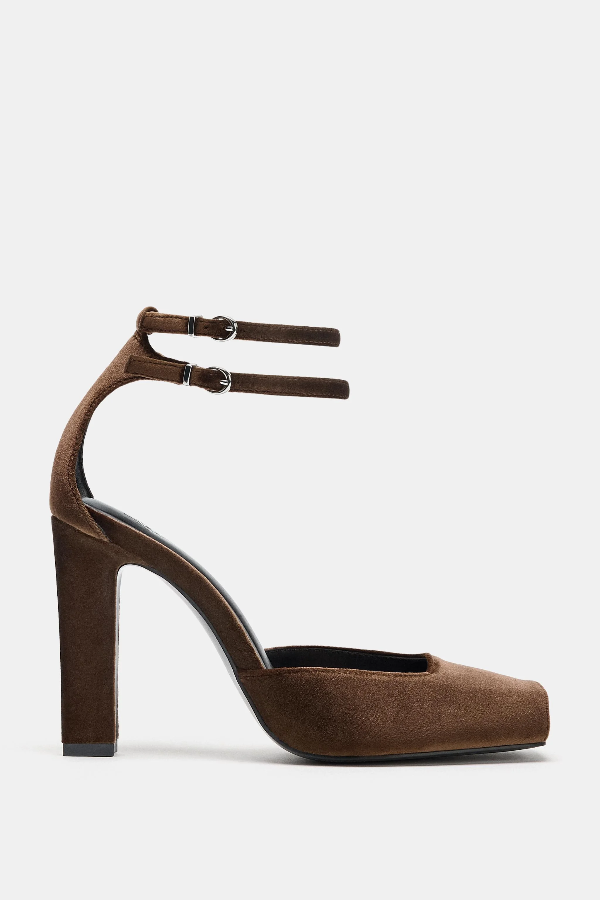 صندل های بنددار با جلوه مخملی