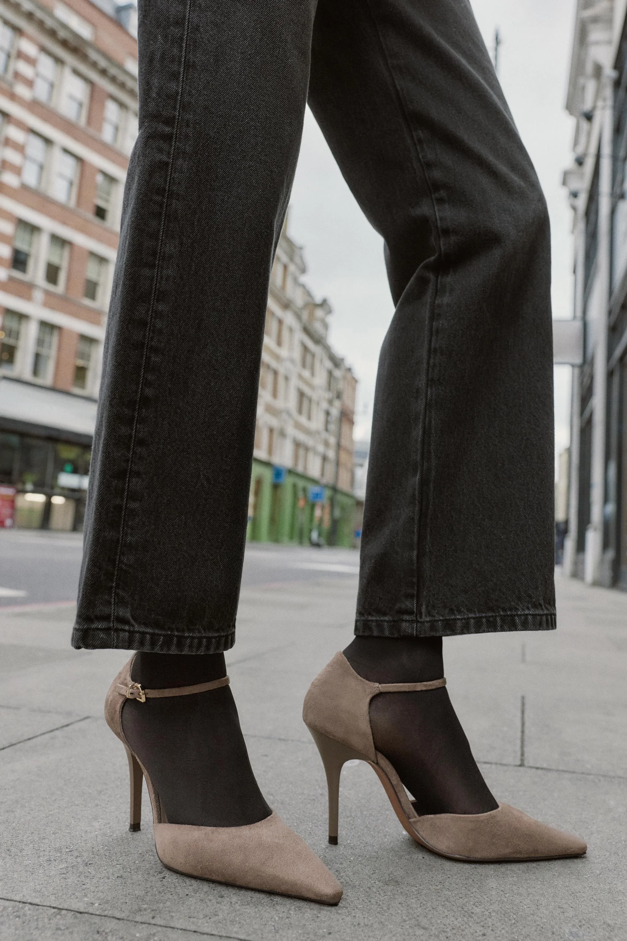 کفش پاشنه بلند بند دار کفش پاشنه بلند بند دار