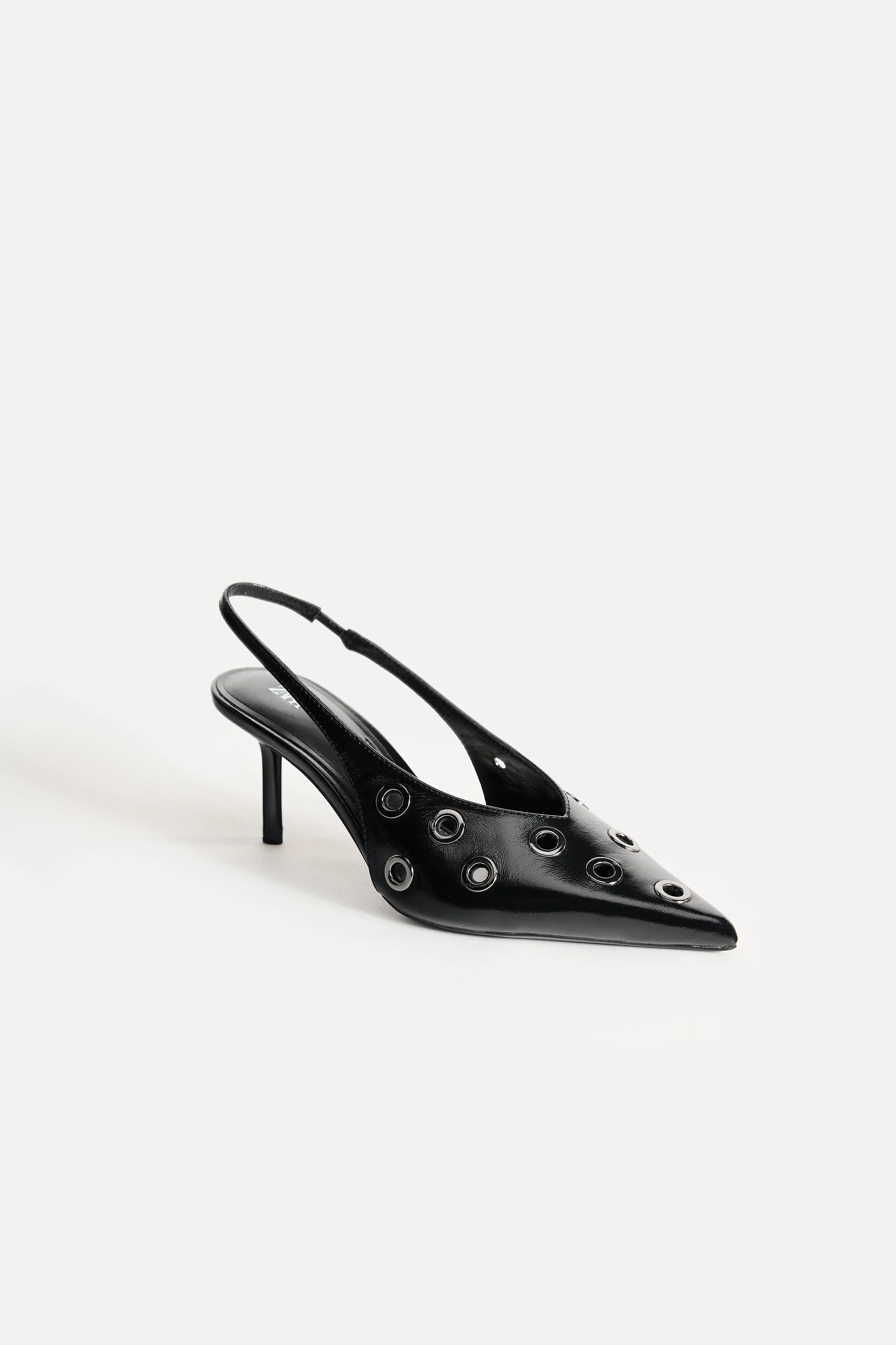 کفش های پاشنه بلند چرمی بند دار با سوراخ های فلزی پنجاهمین سالگرد