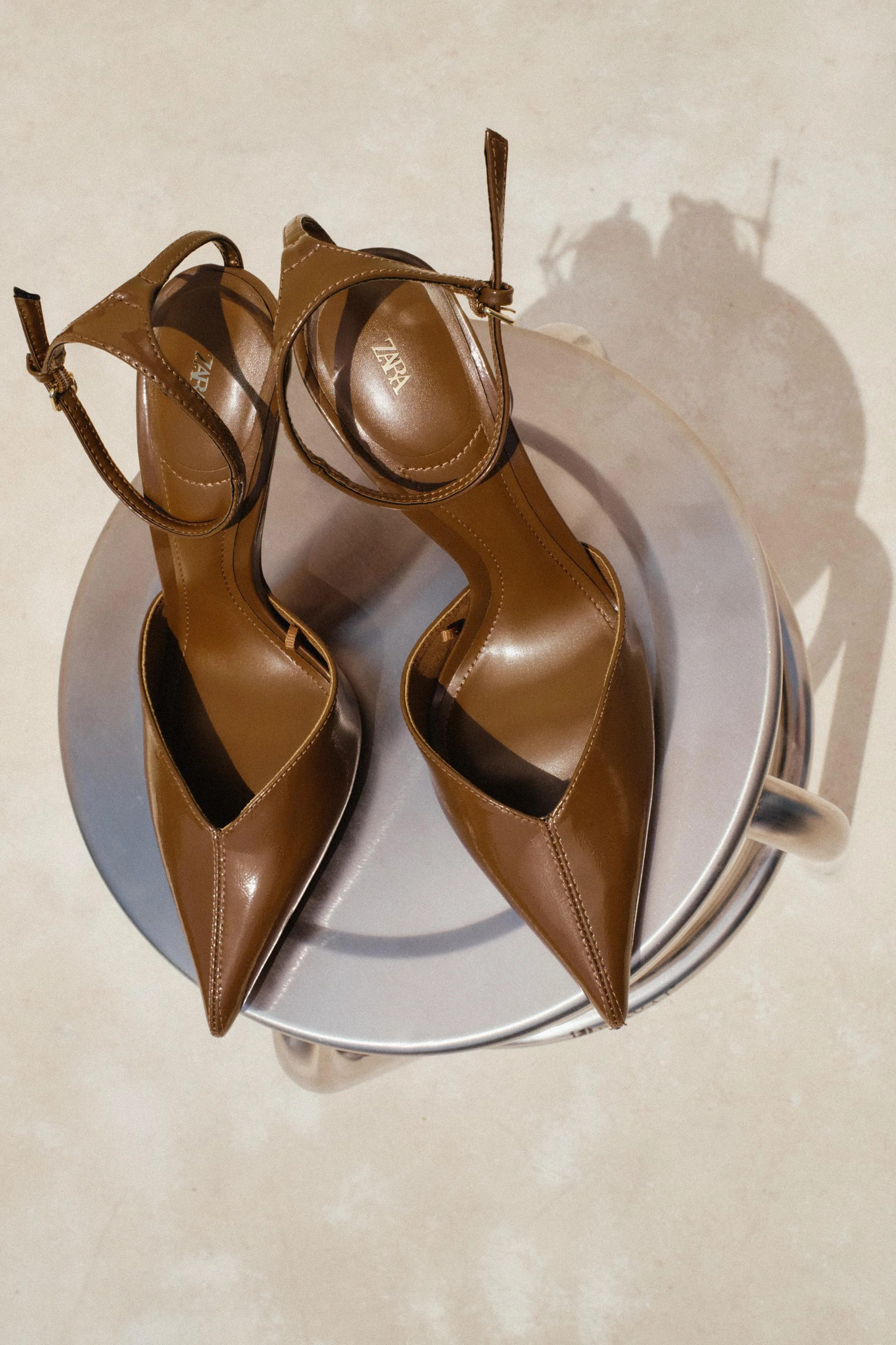 کفش پاشنه بلند ورنی مصنوعی