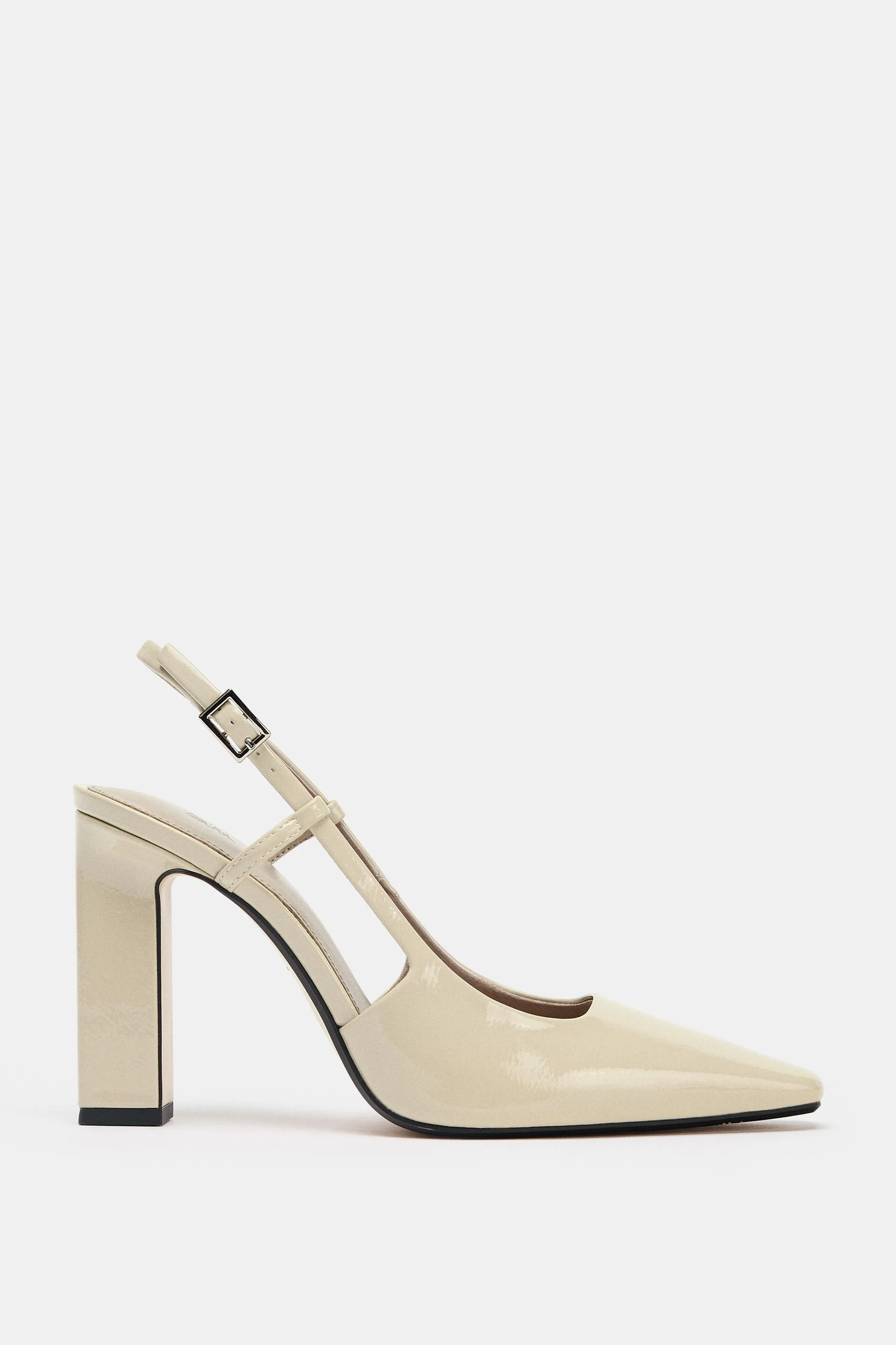 کفش پاشنه بلند اسلینگ بک با روکش طرح ورنی. پاشنه پهن. دارای سگک قابل تنظیم روی بند پشتی. نوک تیز. ارتفاع پاشنه: 10.5 سانتی متر.