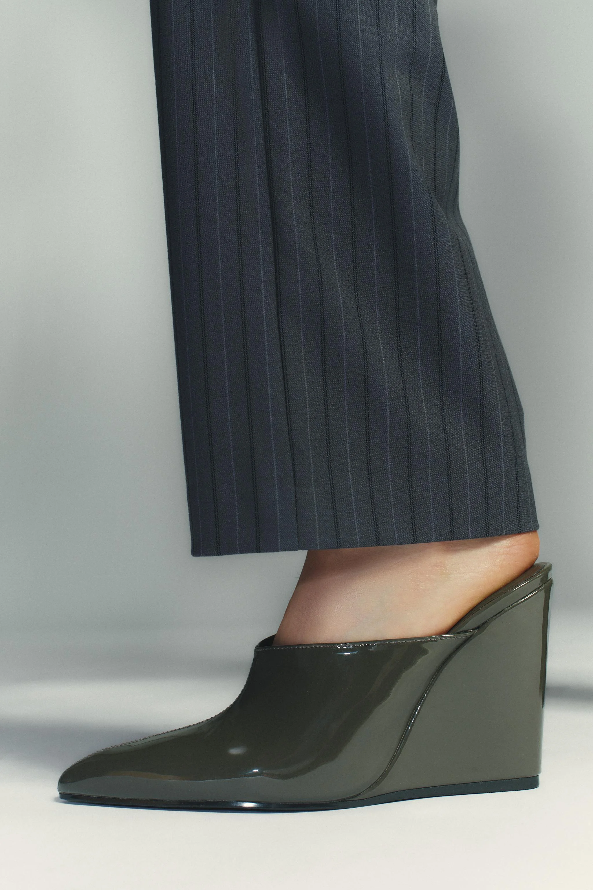 کفش پاشنه لژدار ورنی