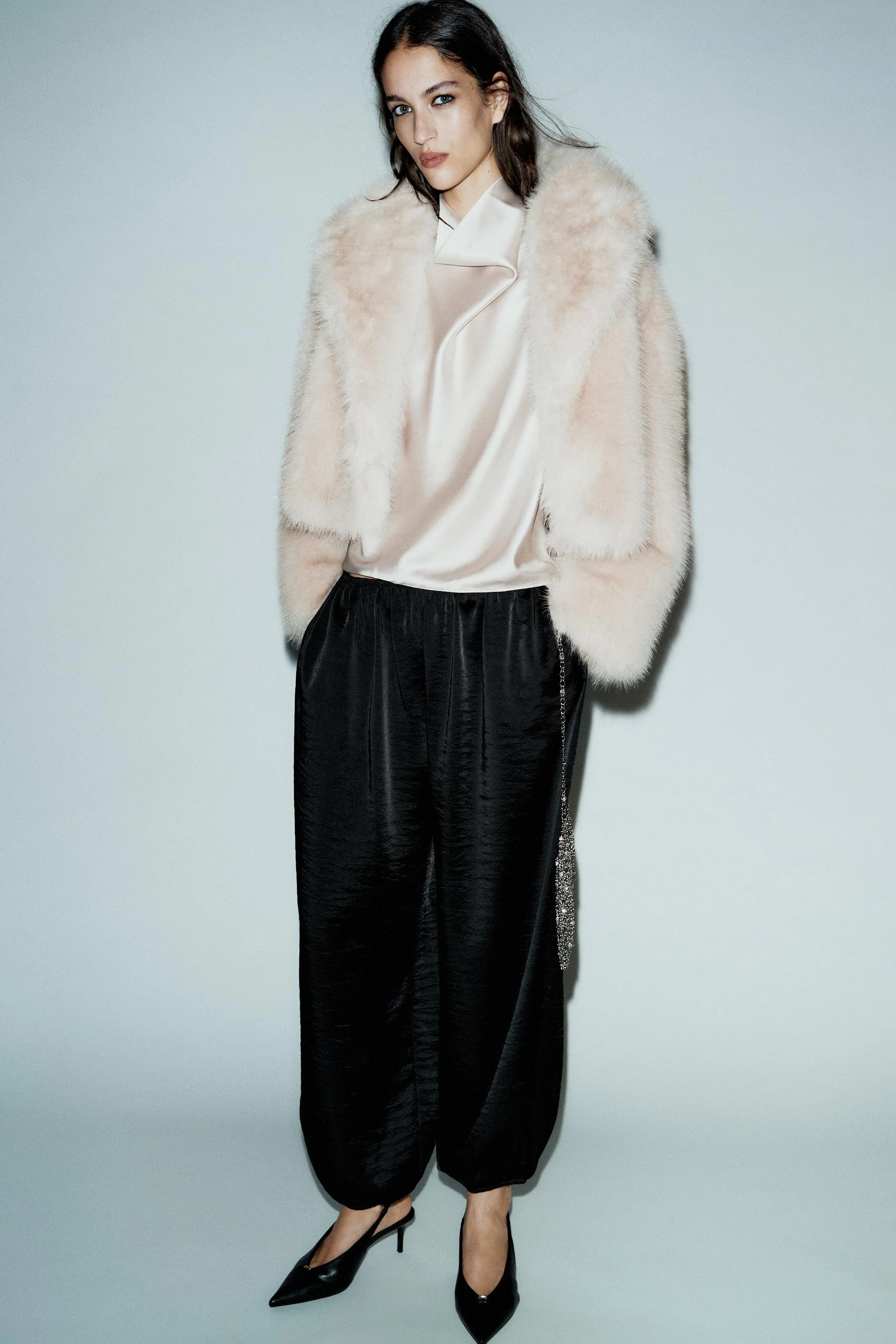 کفش های پاشنه دار بند دار