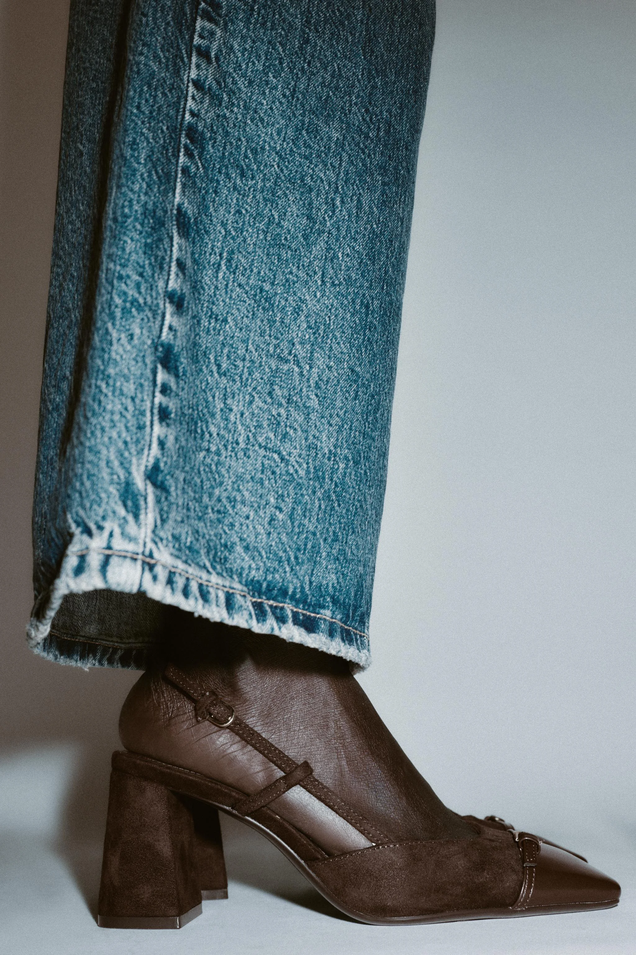 کفش های پاشنه پهن بندی