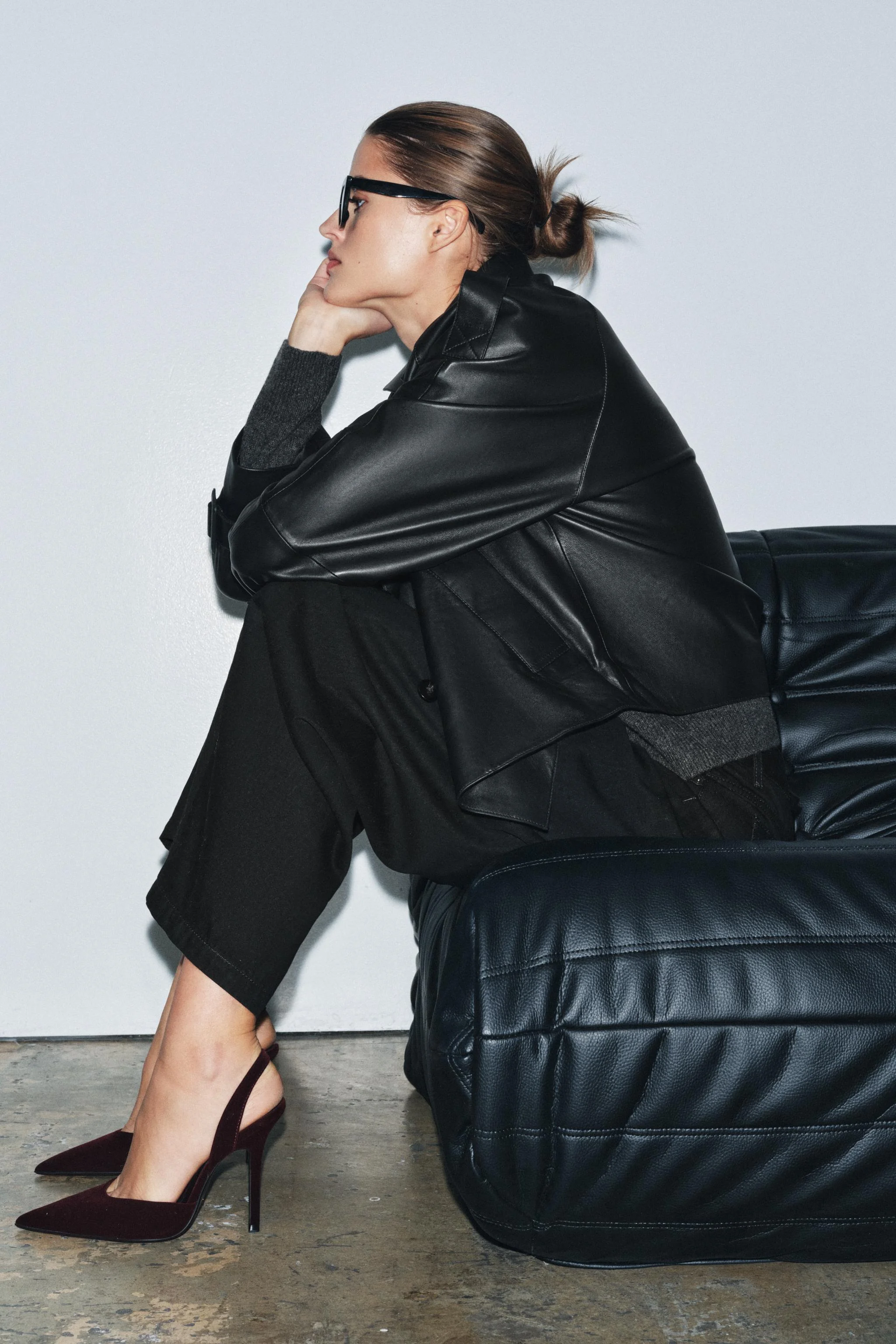 کفش های پاشنه بلند بند دار با جلوه مخملی