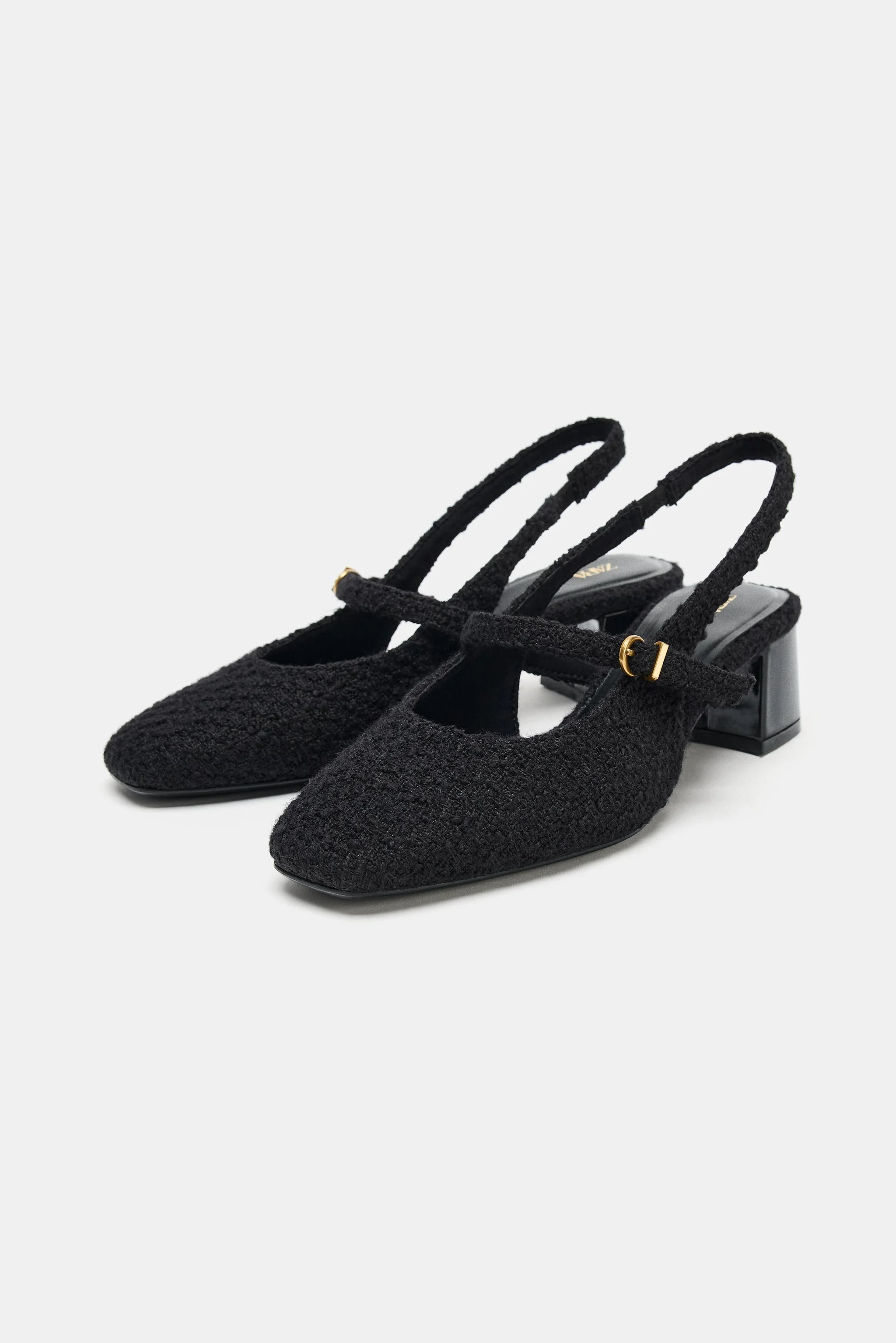 کفش های پارچه ای بند دار