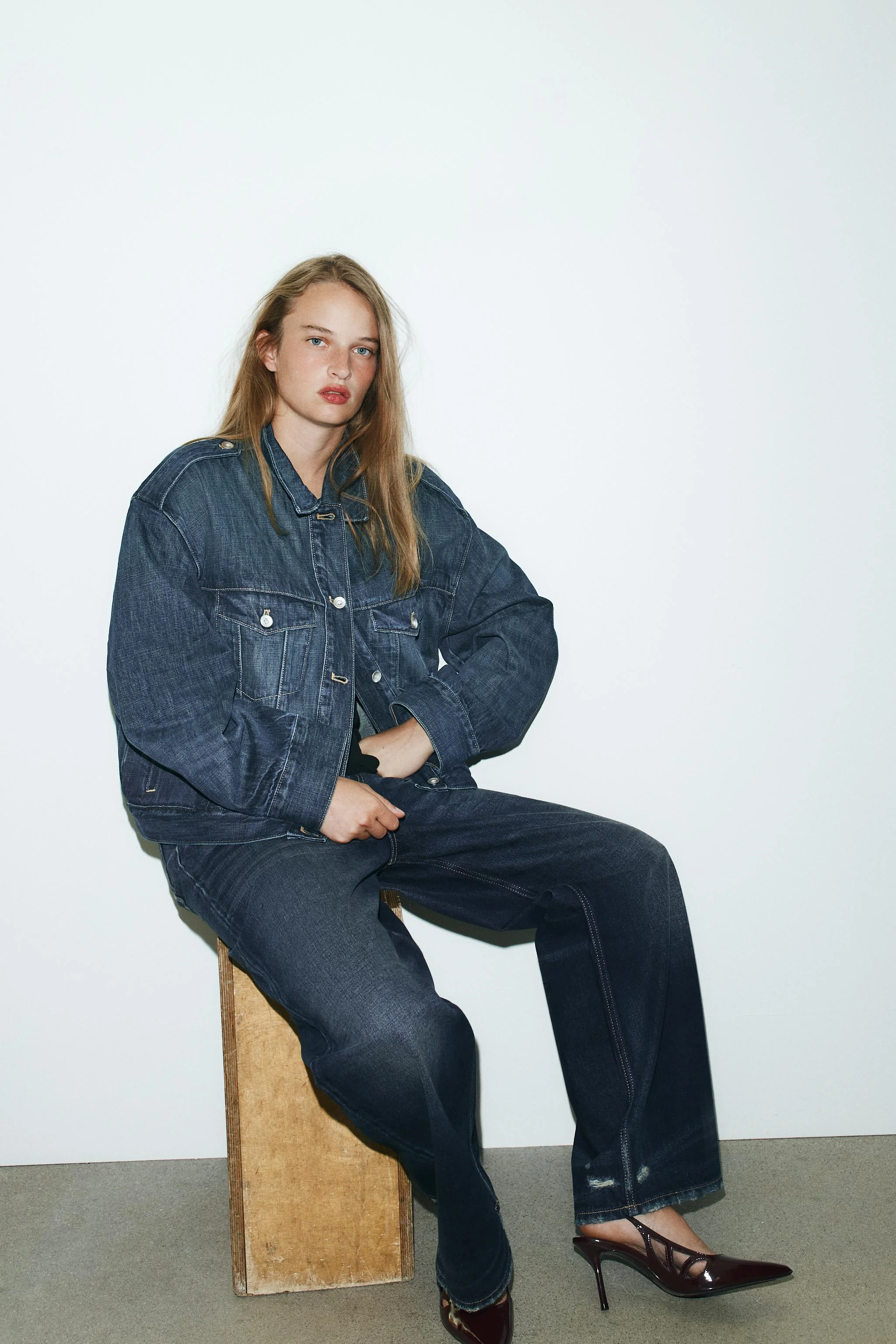 کفش پاشنه بلند با جلوه ورنی