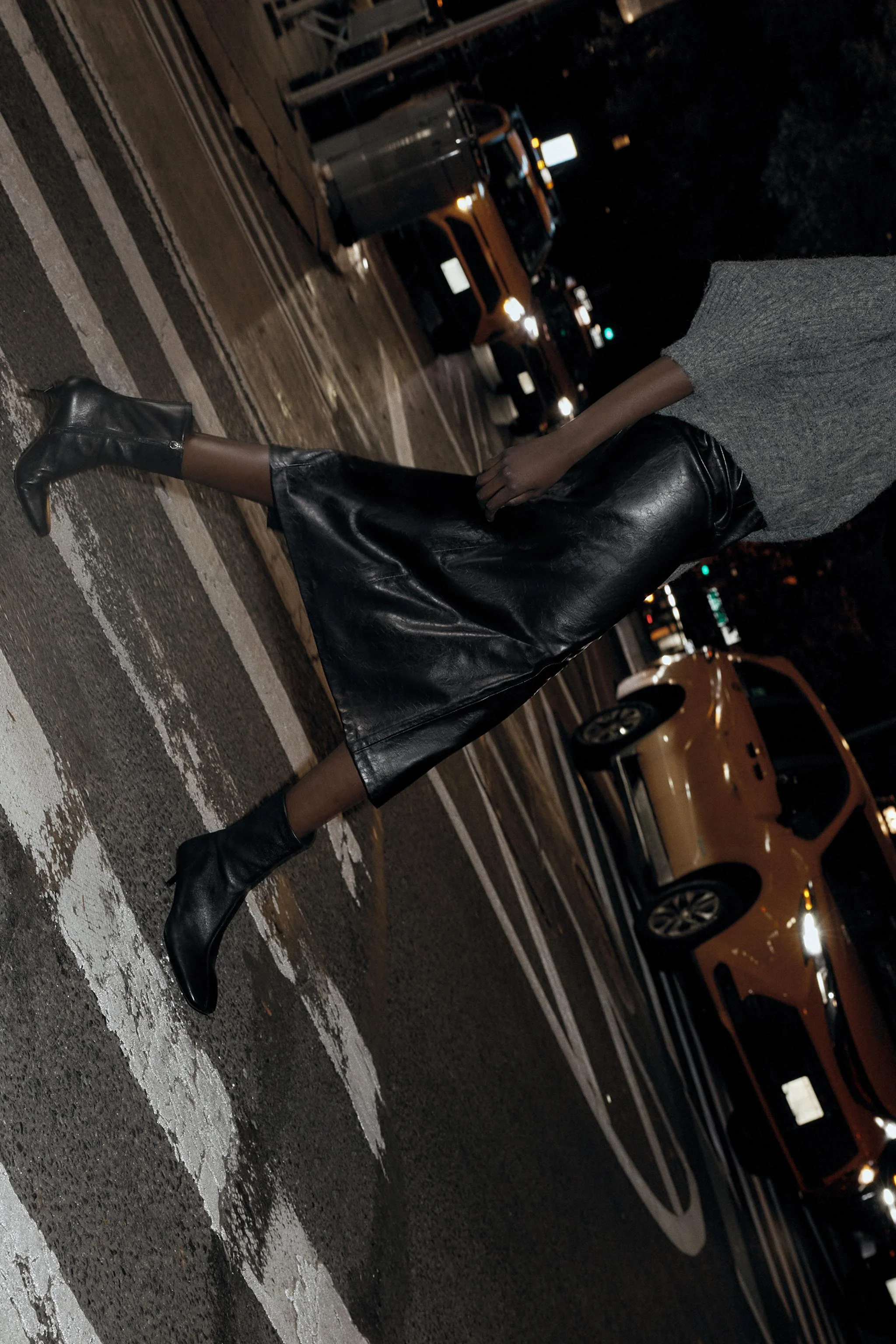 بوت های ساق دار پاشنه سوزنی چرم نرم