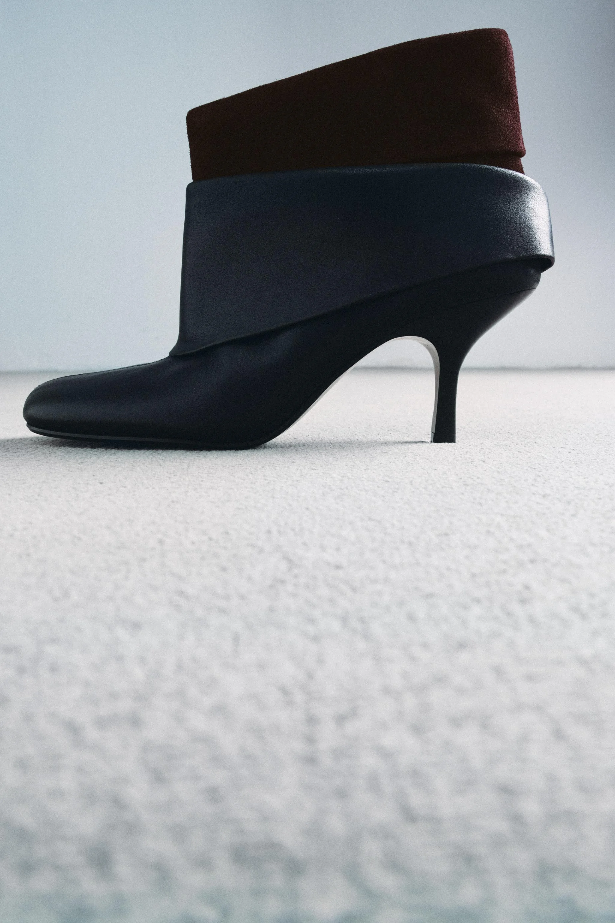 نیم بوت چرمی پاشنه بلند ساق کوتاه نسخه محدود