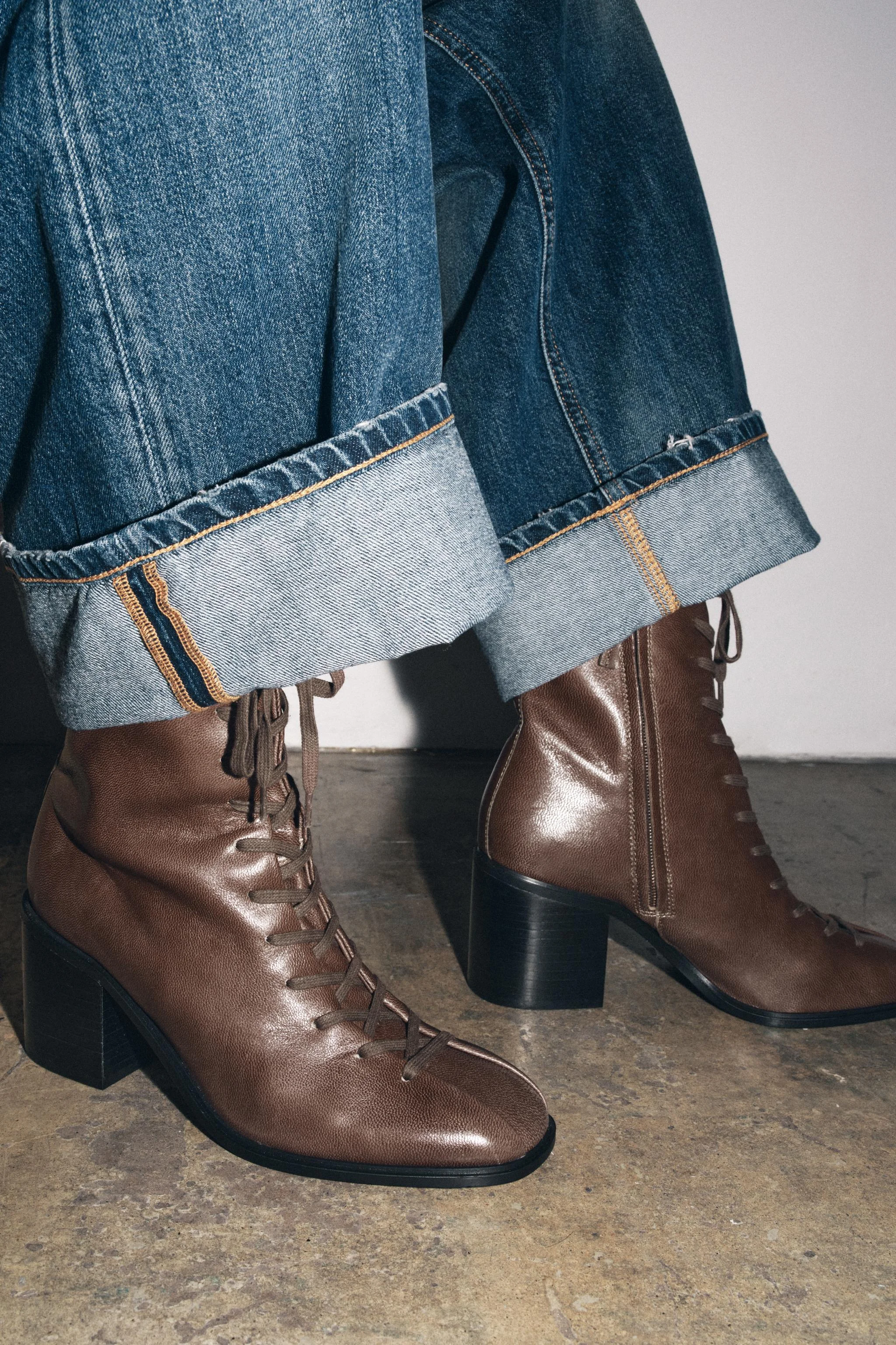 نیم بوت چرمی بند دار