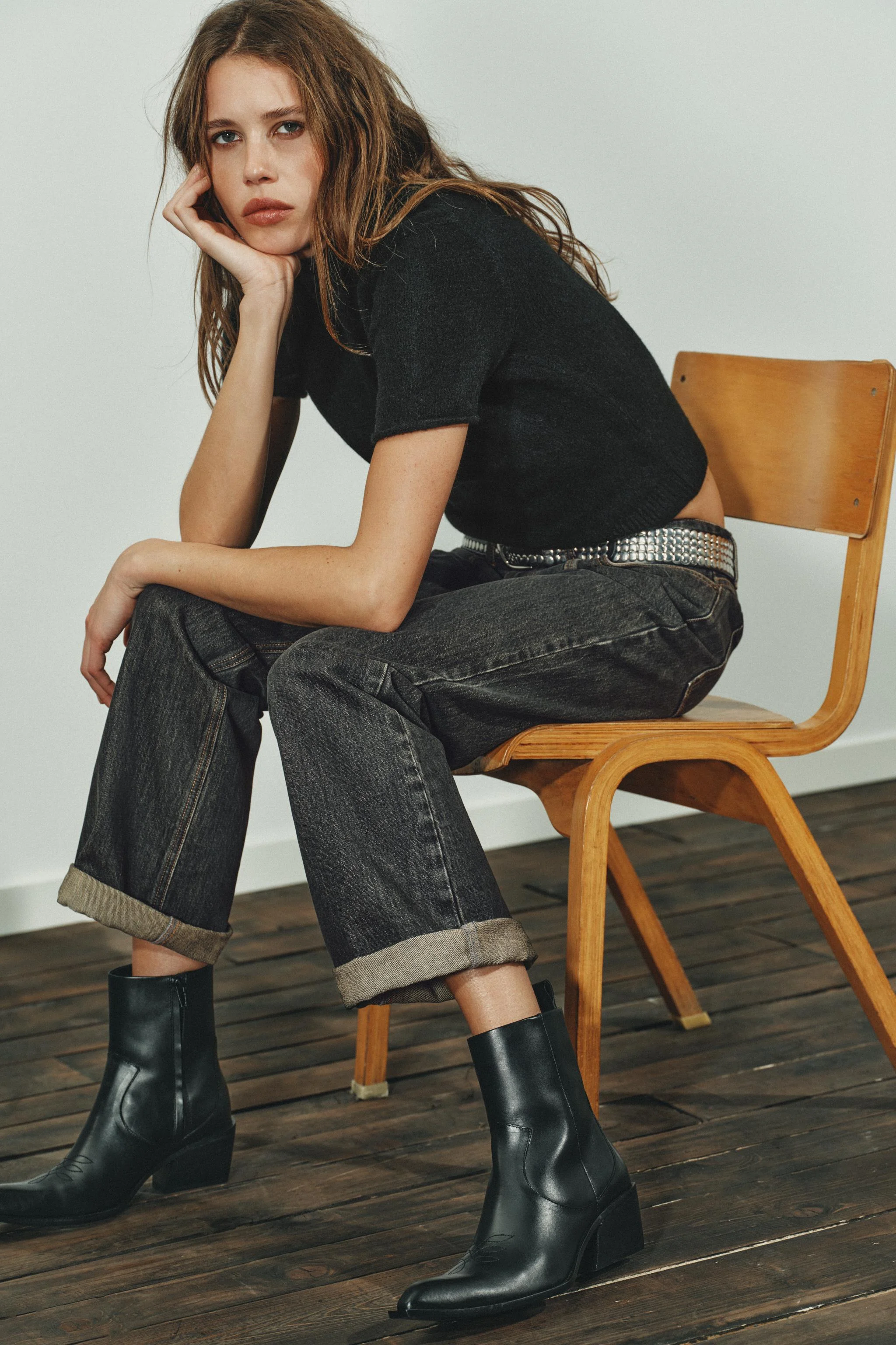 نیم بوت چرمی مدل کابویی با دوخت تزیینی