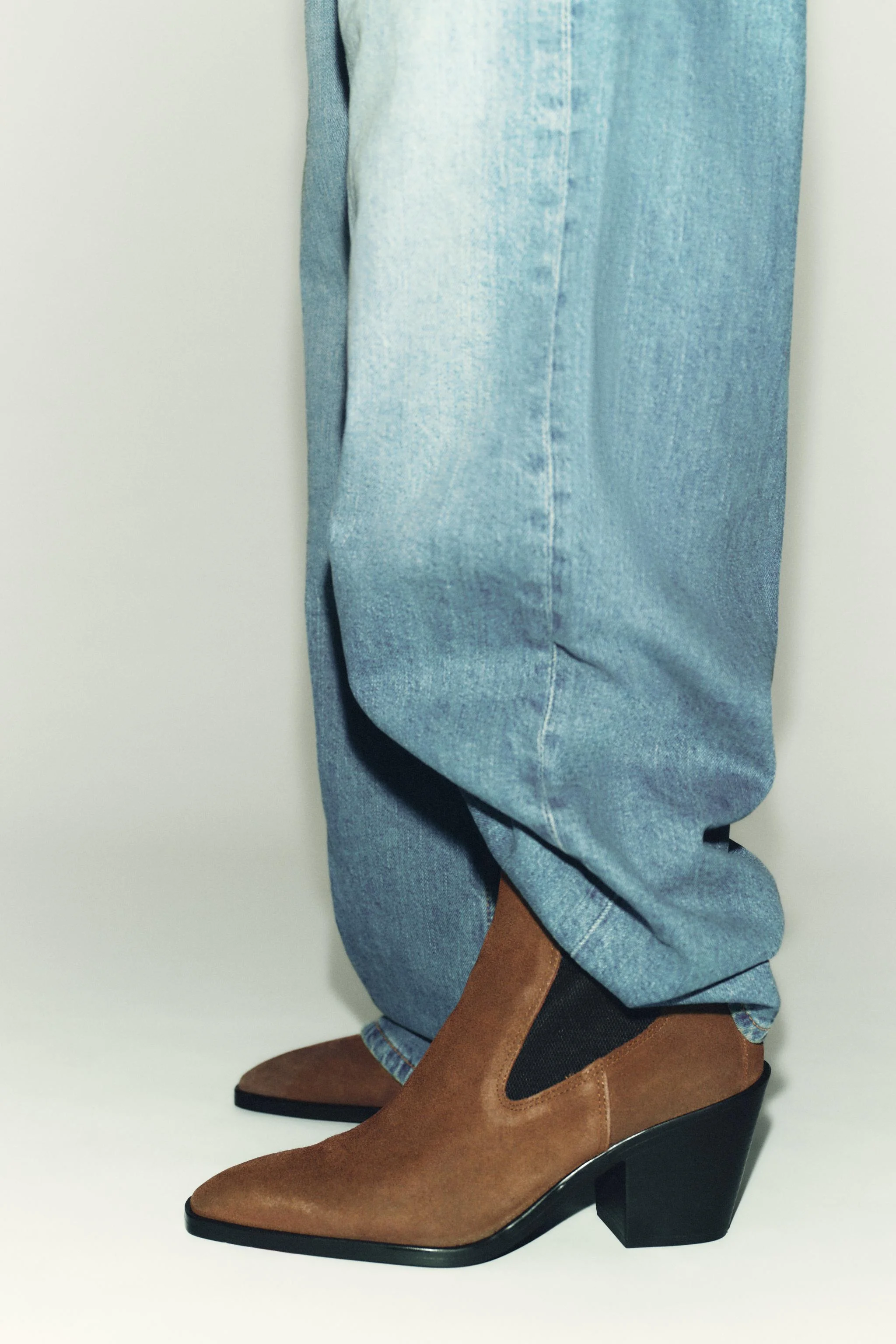 نیم بوت پاشنه دار از جنس سوئیت