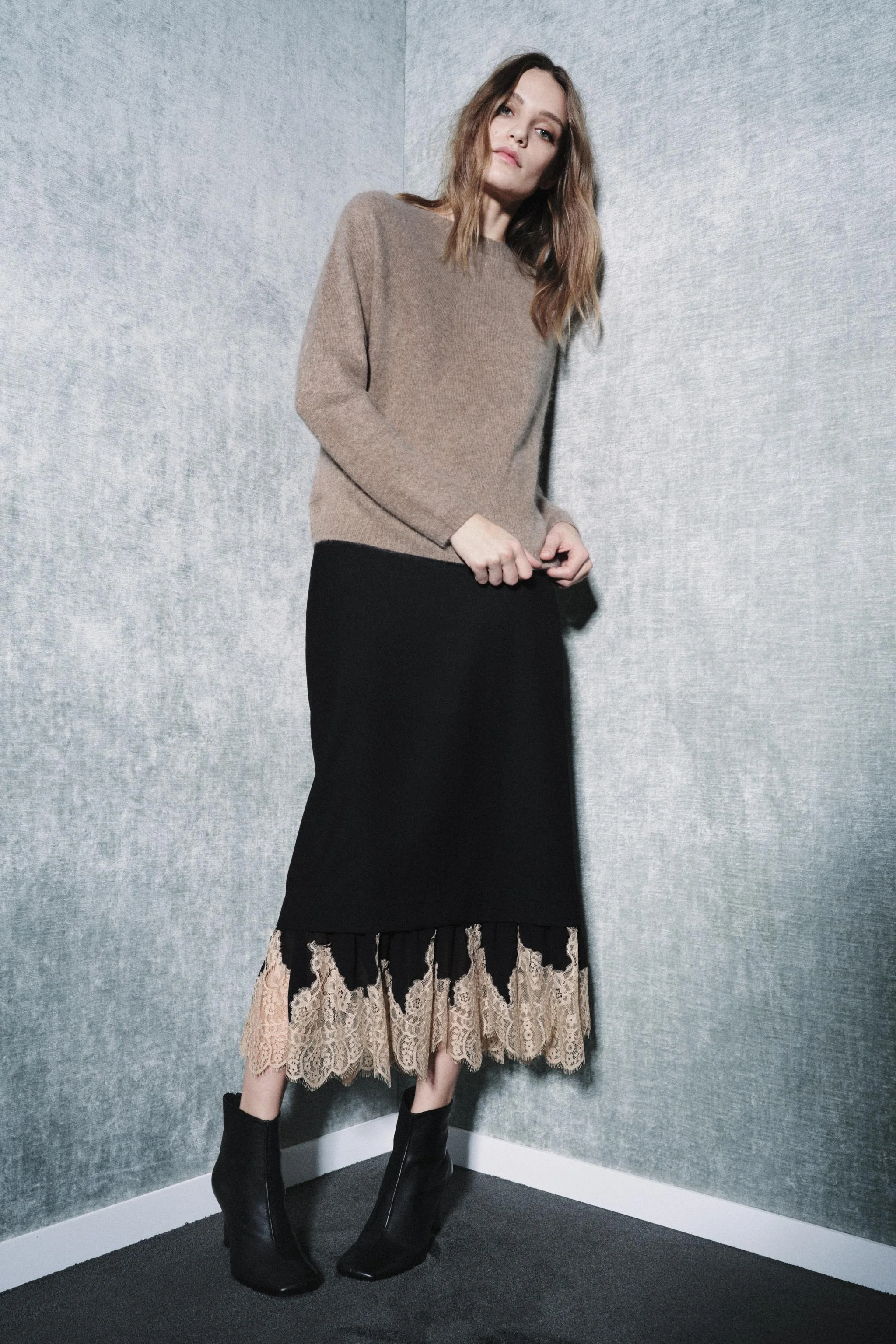 نیم بوت چرمی پاشنه دار نسخه محدود