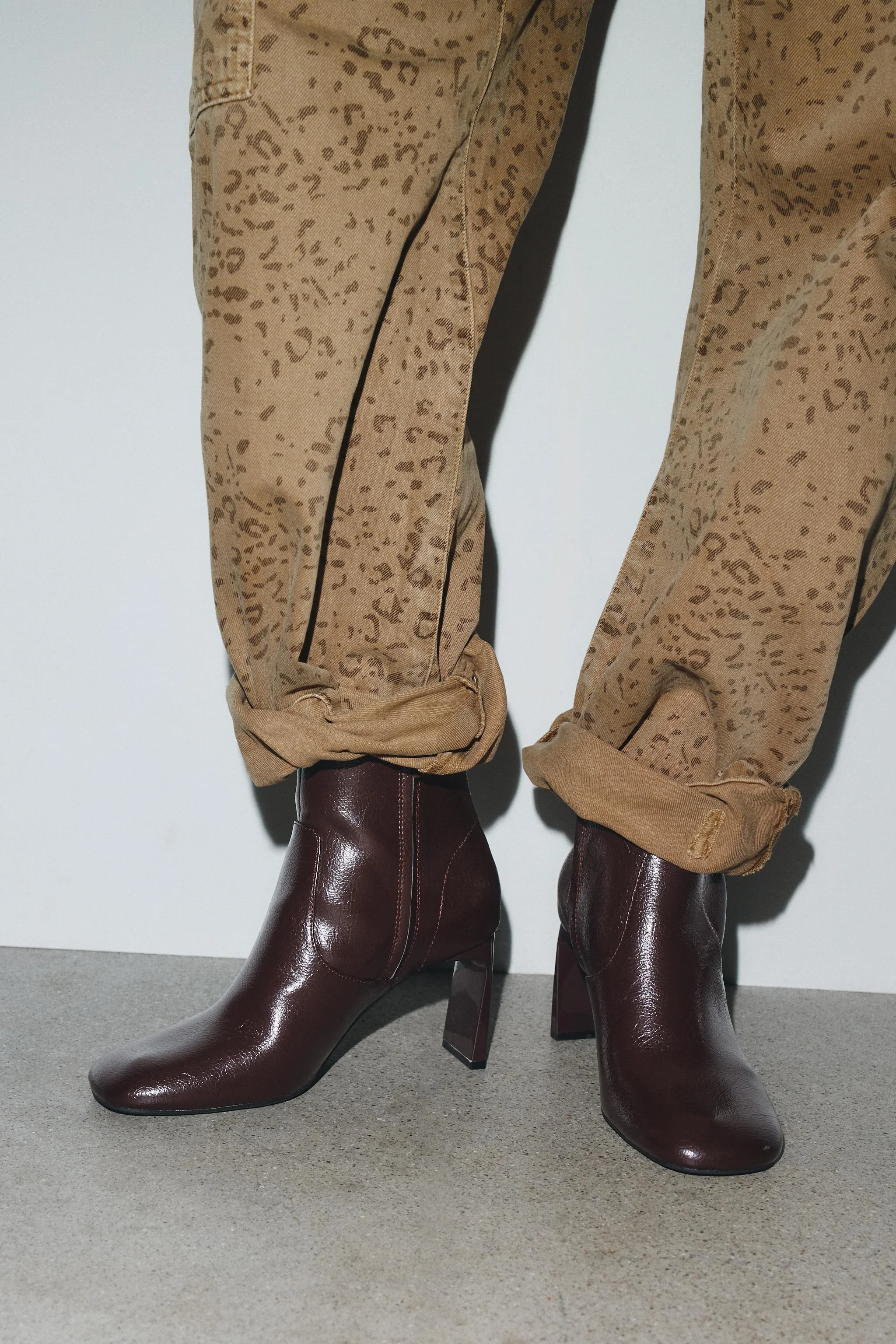 بوت های پاشنه دار تا مچ پا با پنجه گرد