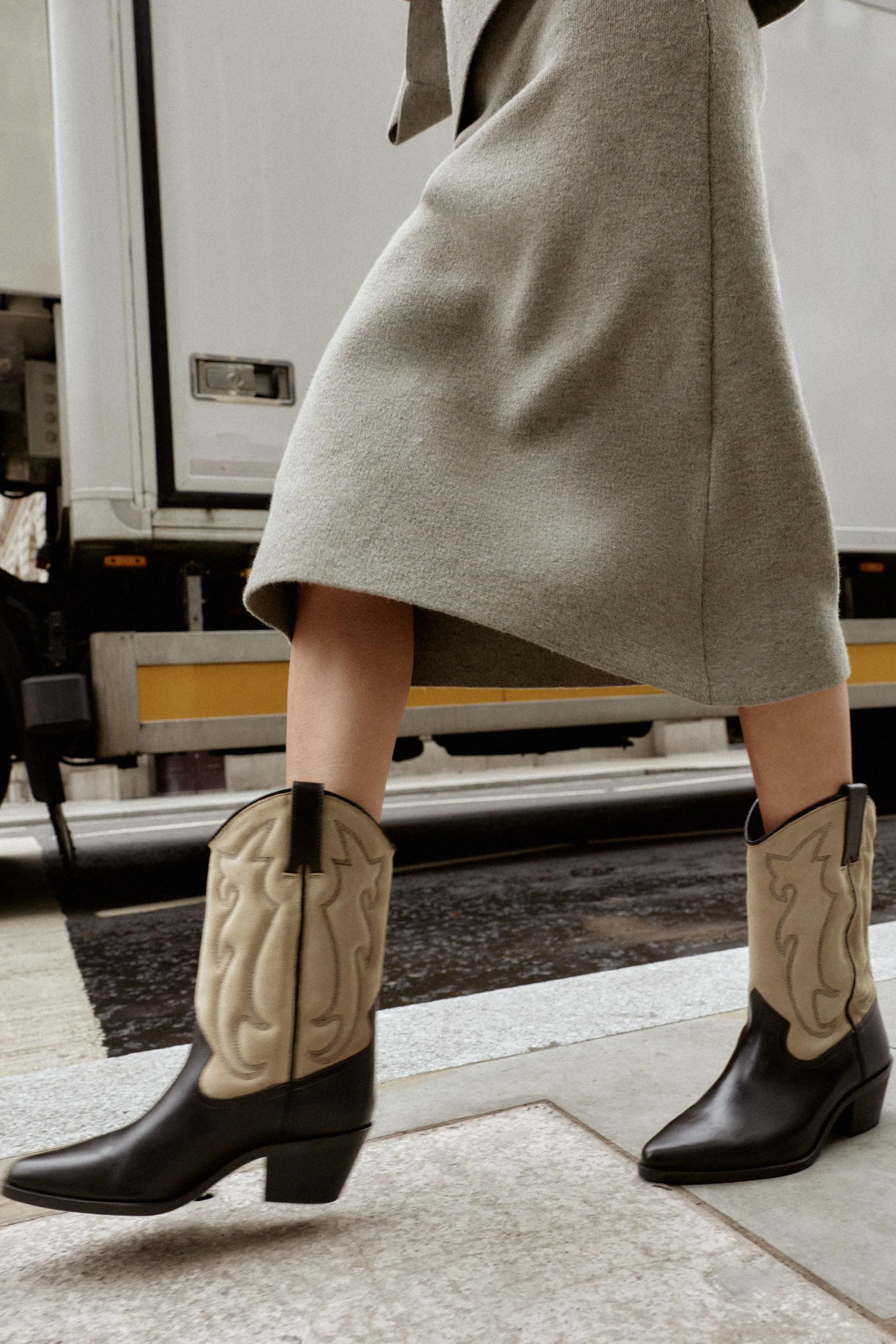 بوت های چرمی ترکیبی گلدوزی شده