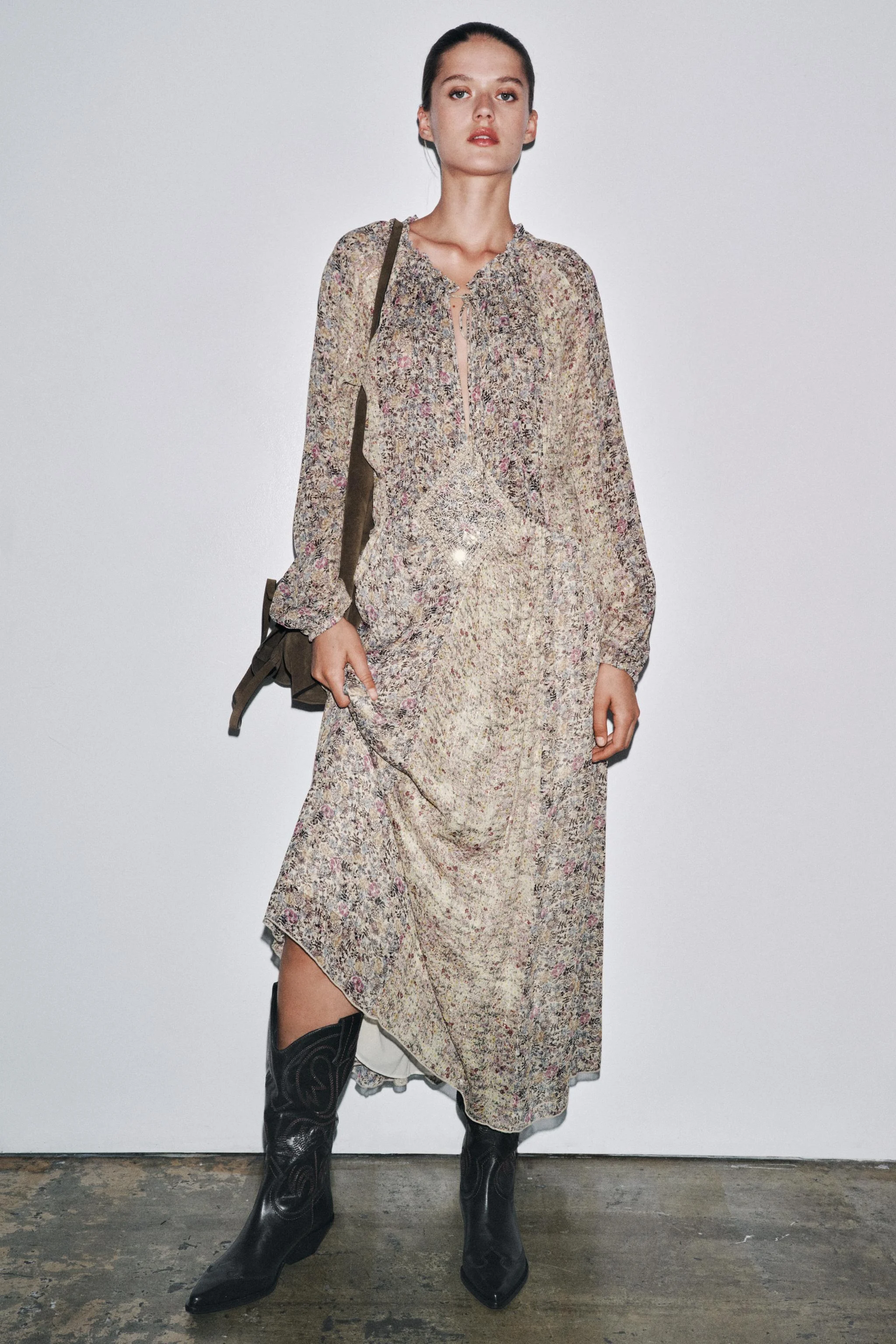 بوت های گاوچران چرمی با گلدوزی