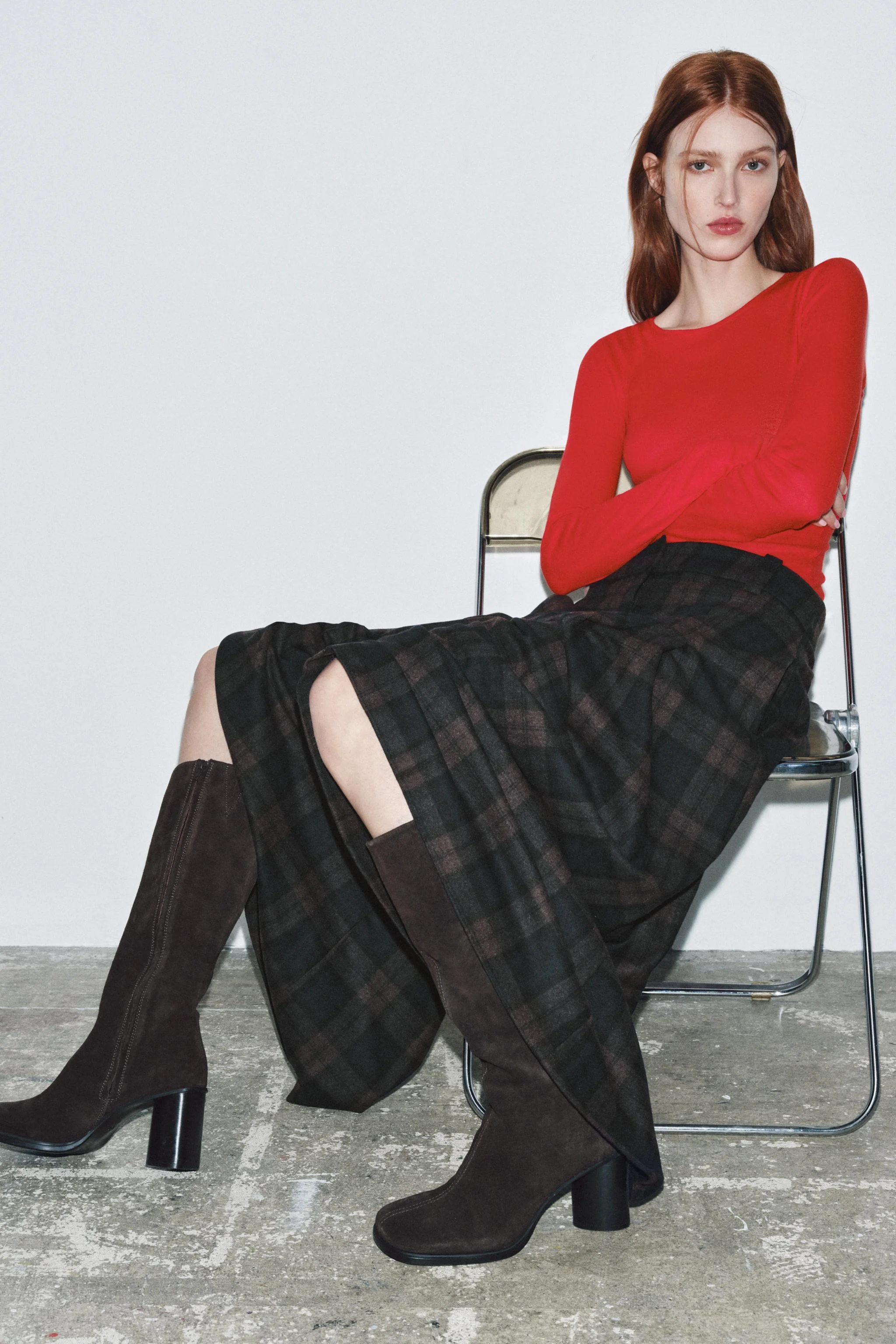 بوت ساق بلند از جنس چرم جیر با دوخت تزئینی