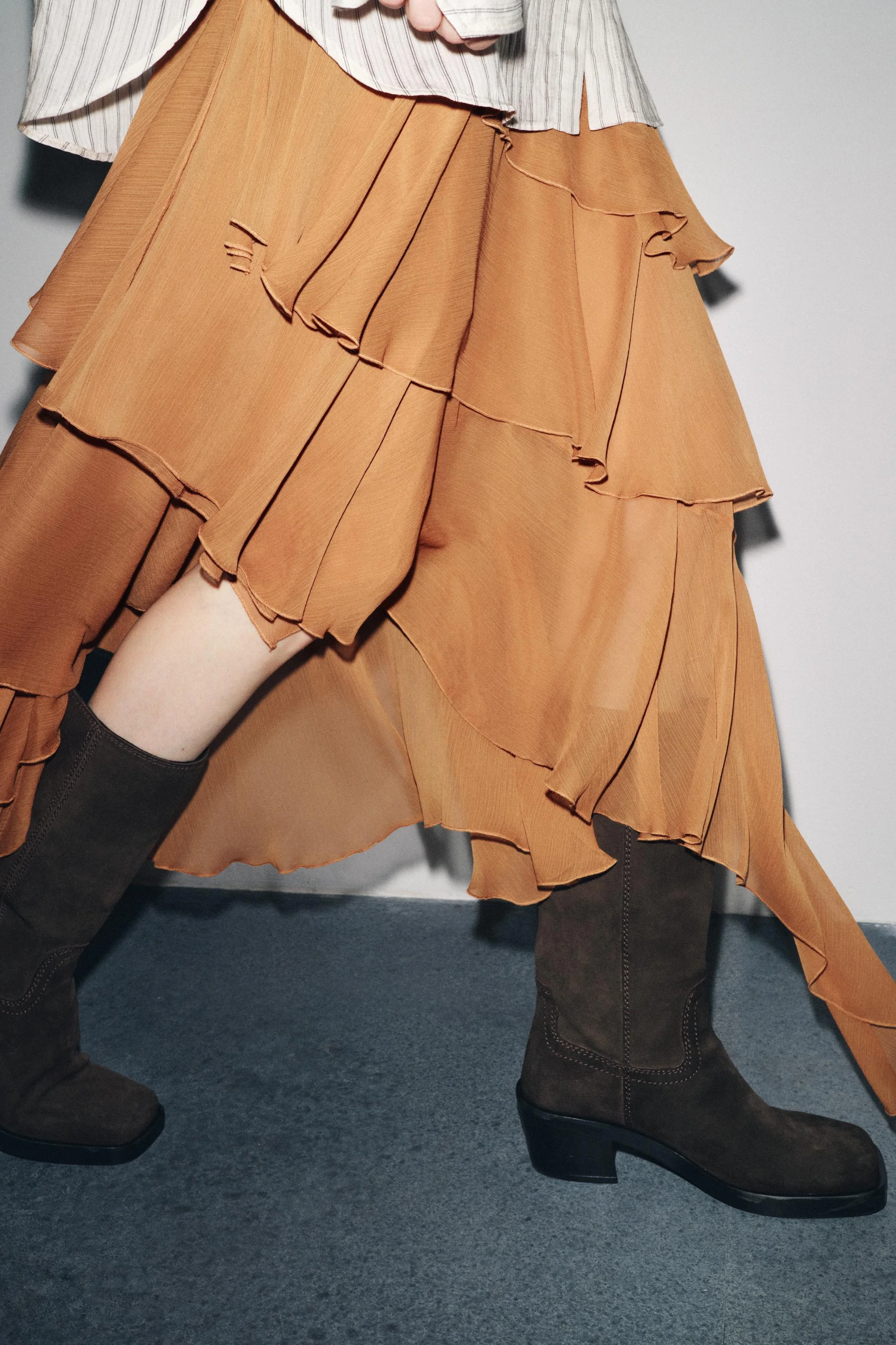 نیم بوت جیر با دوخت متضاد