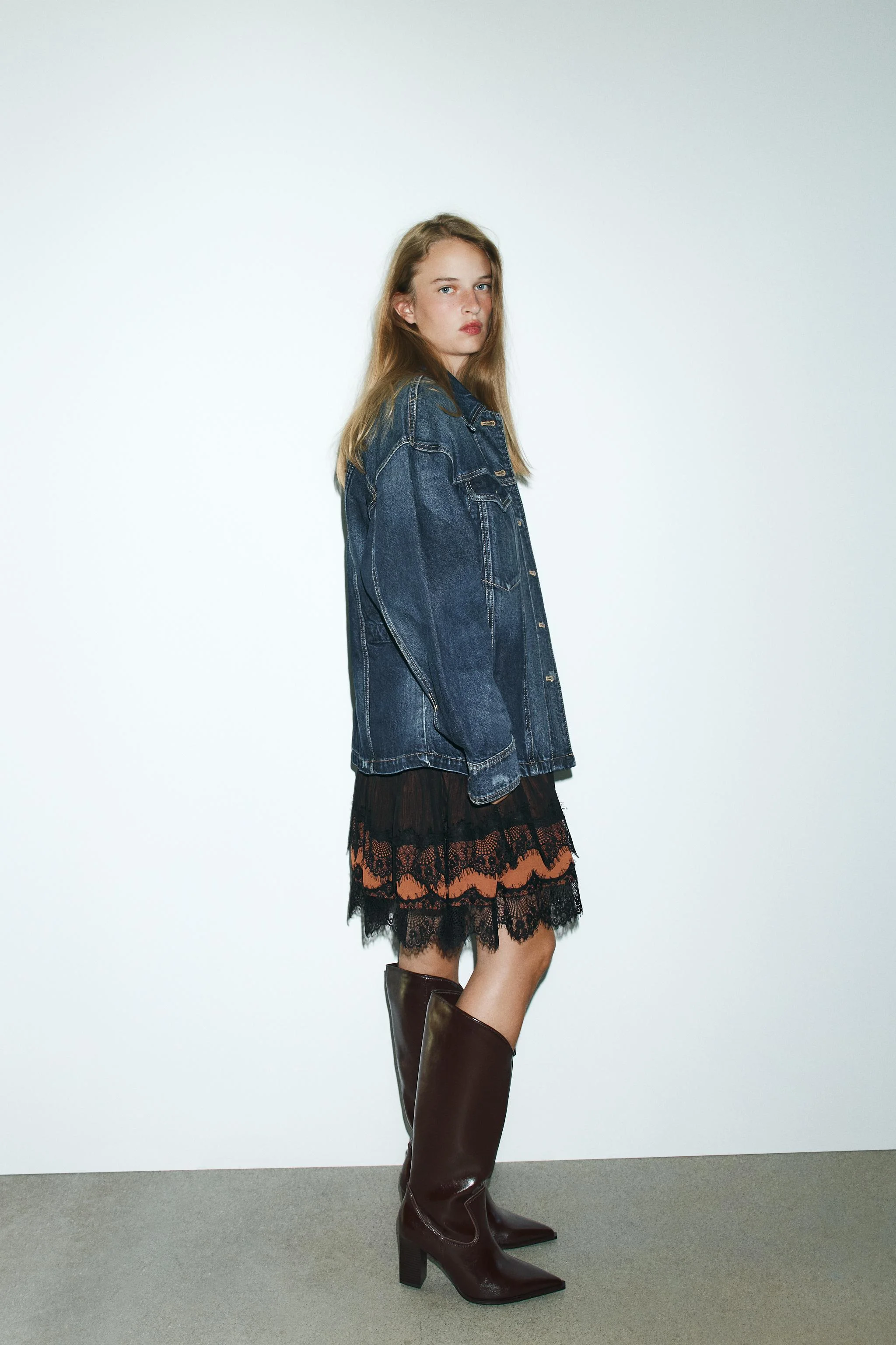 بوت های کابویی ساق بلند نامتقارن