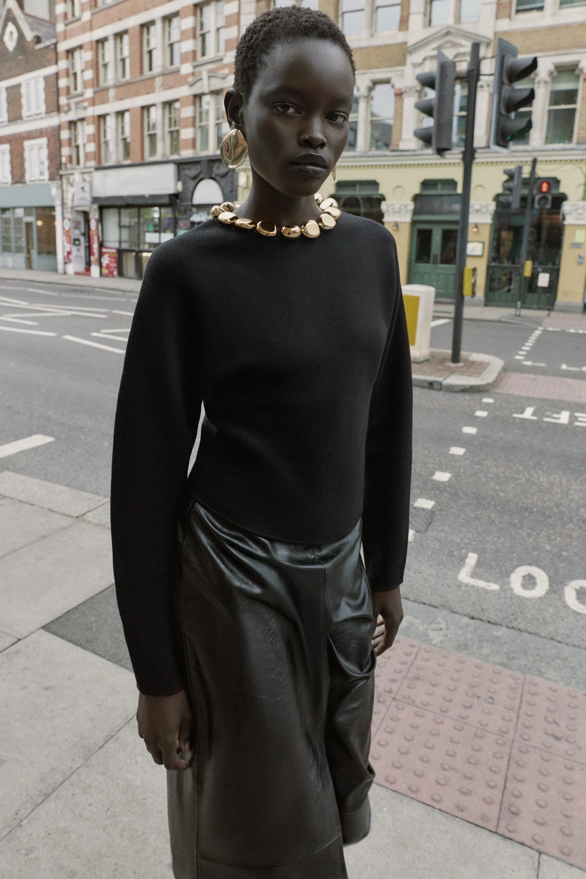 ژاکت بافتنی با یقه تزئین شده با مهره