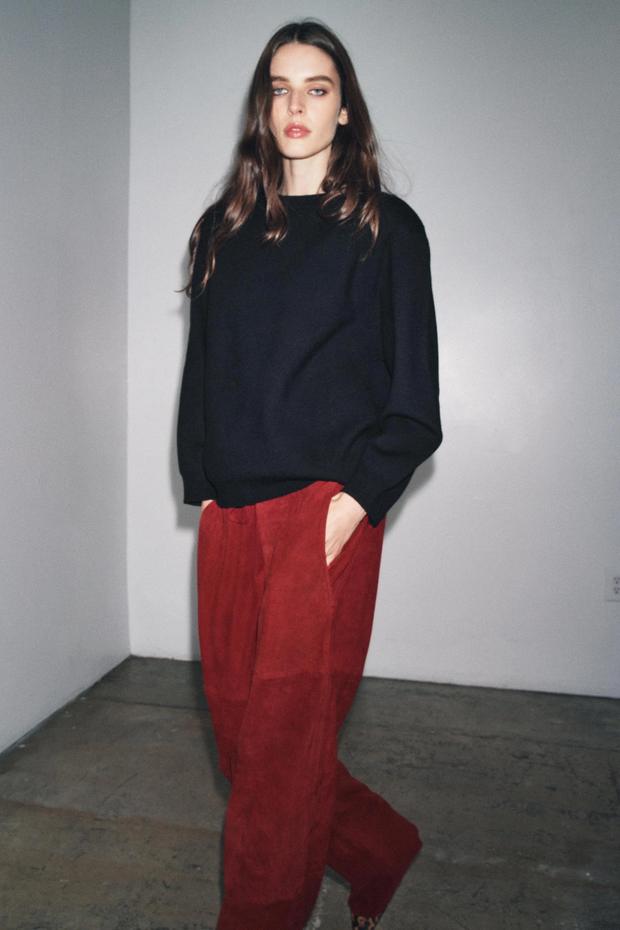 سویشرت بافت ساده با پدهای سرشانه