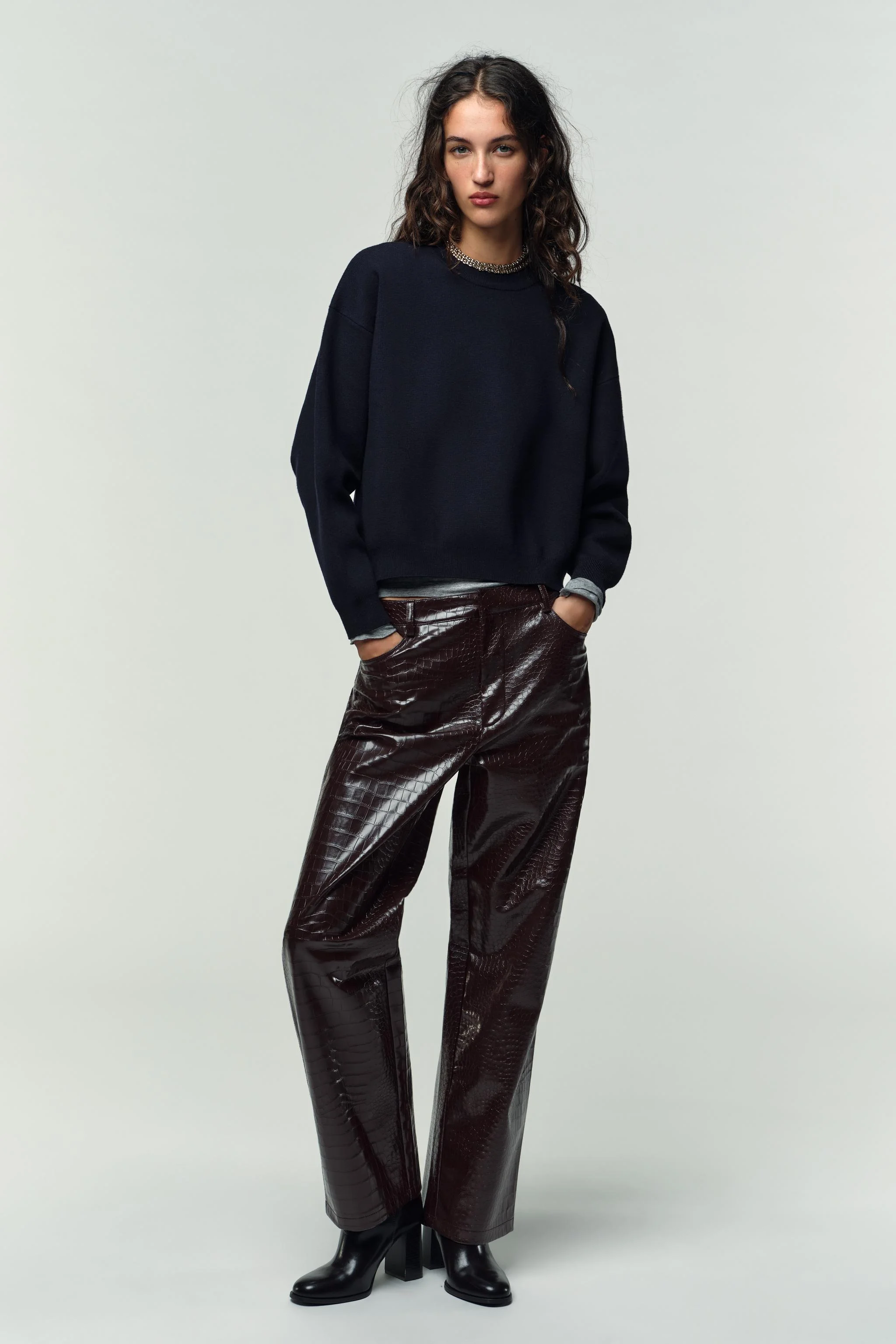 بلوز دور گردن بافت ساده آستین بلند