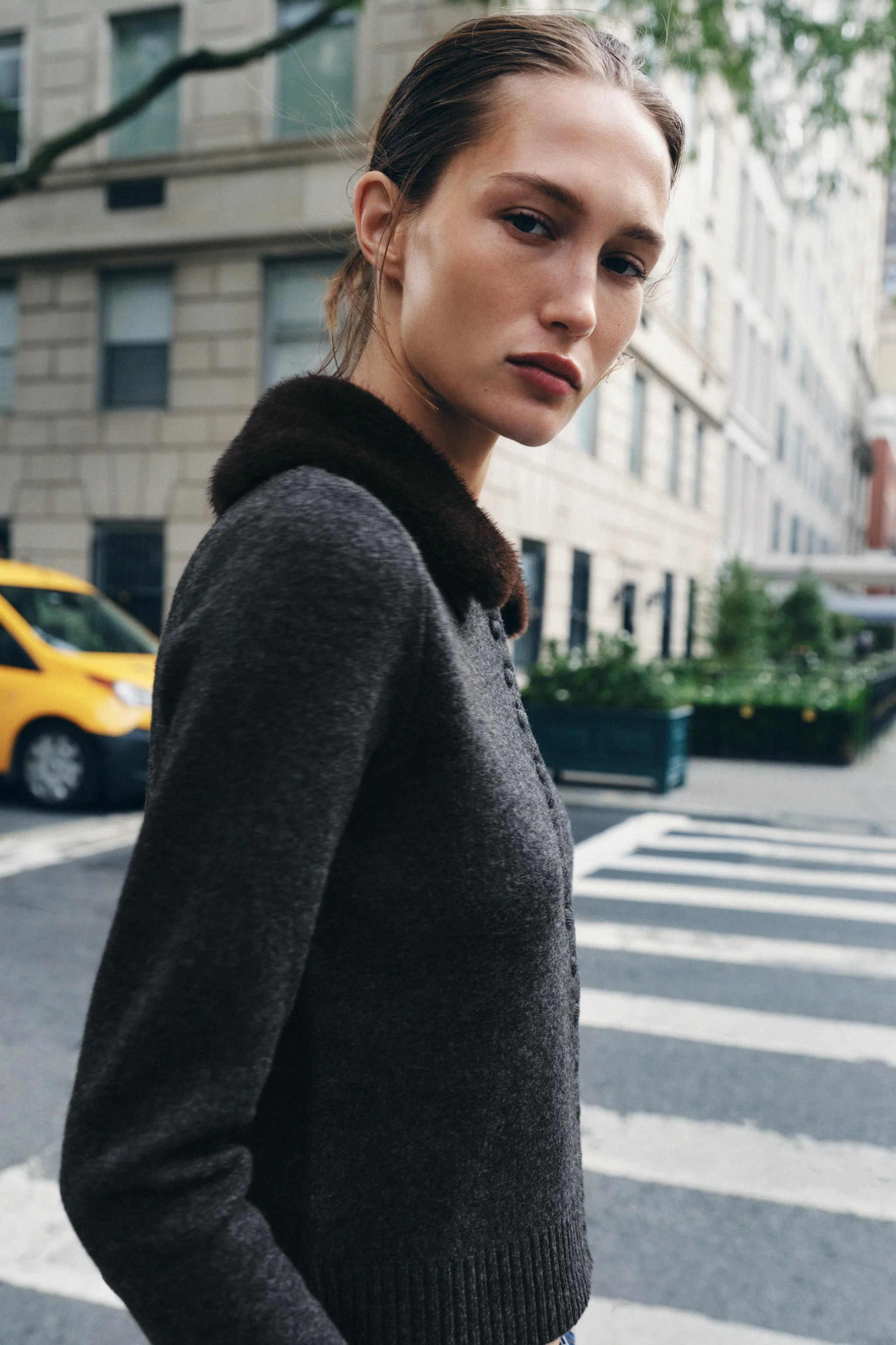 ژاکت کشباف پشمی یقه خزدار جداشدنی